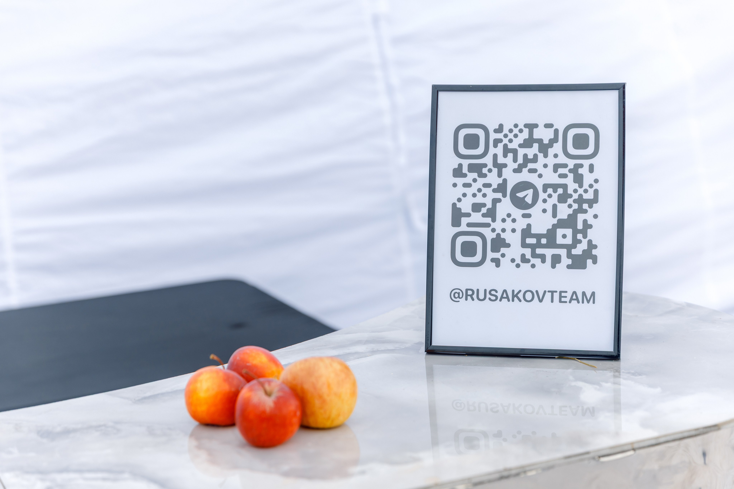 ЯБЛОКИ НА СНЕГУ. Свадебный фотограф Иркутск, репортажный фотограф Иркутск