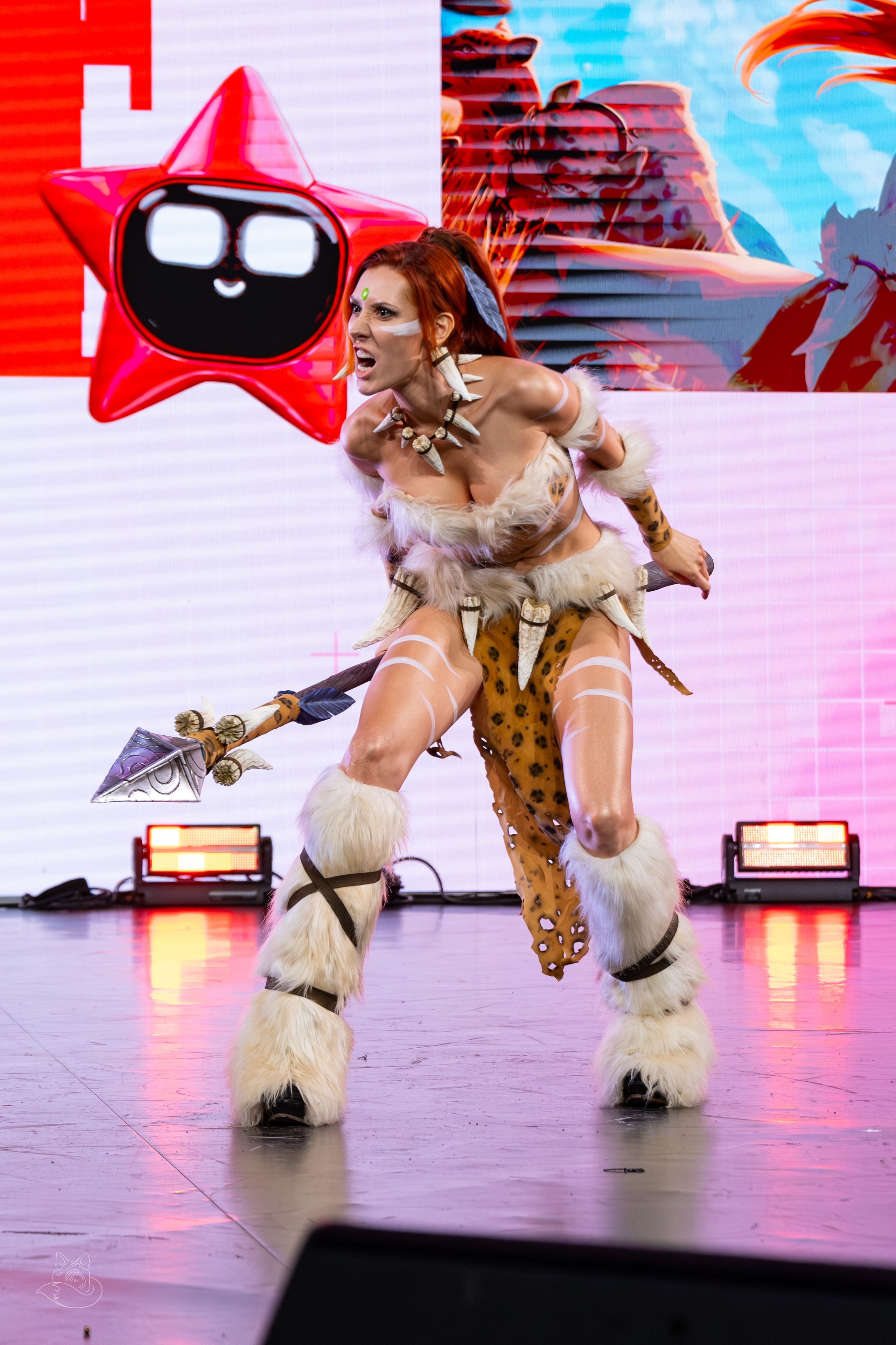 Сцена РЭД ЭКСПО 2024. Косплей фотограф