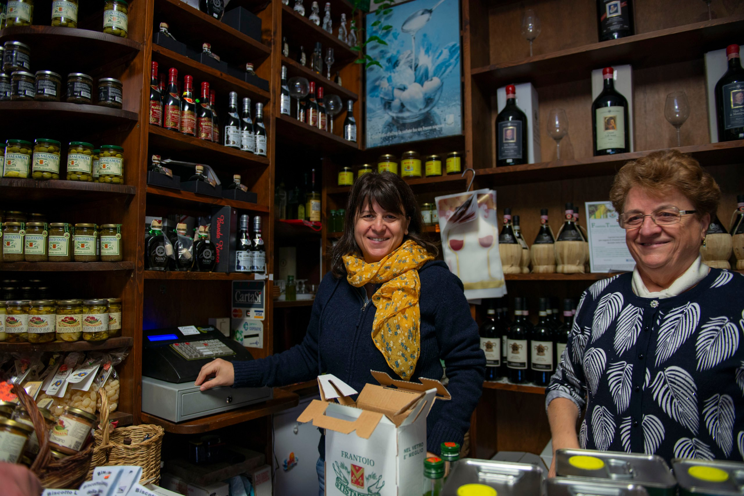 Капля Тосканы — фотопроект о маслобойне Frantoio Tistarelli и семье, создающей оливковое масло