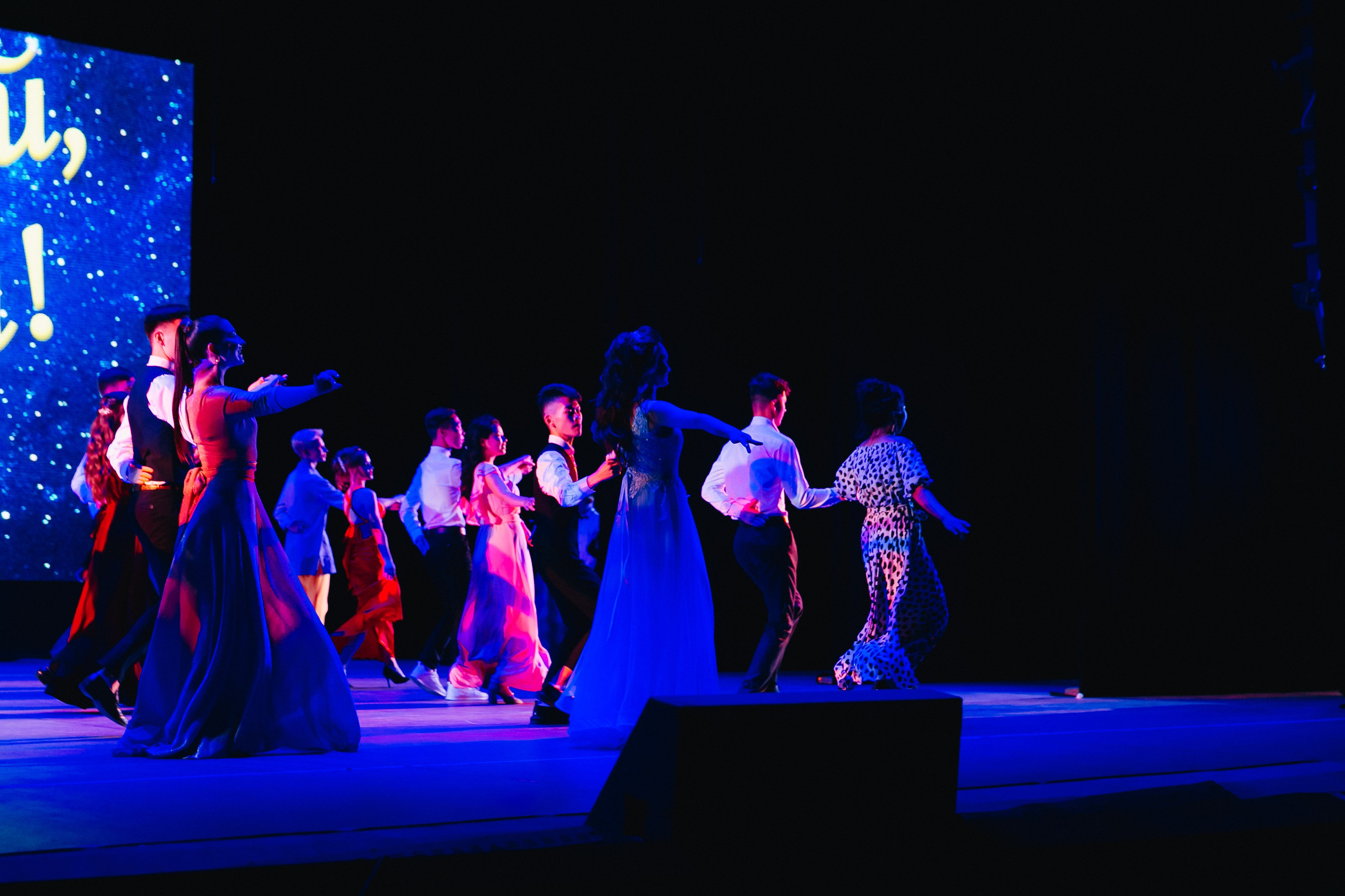 Вручение аттестатов 14 Гимназия. Свадебный и семейный фотограф в Улан-Удэ