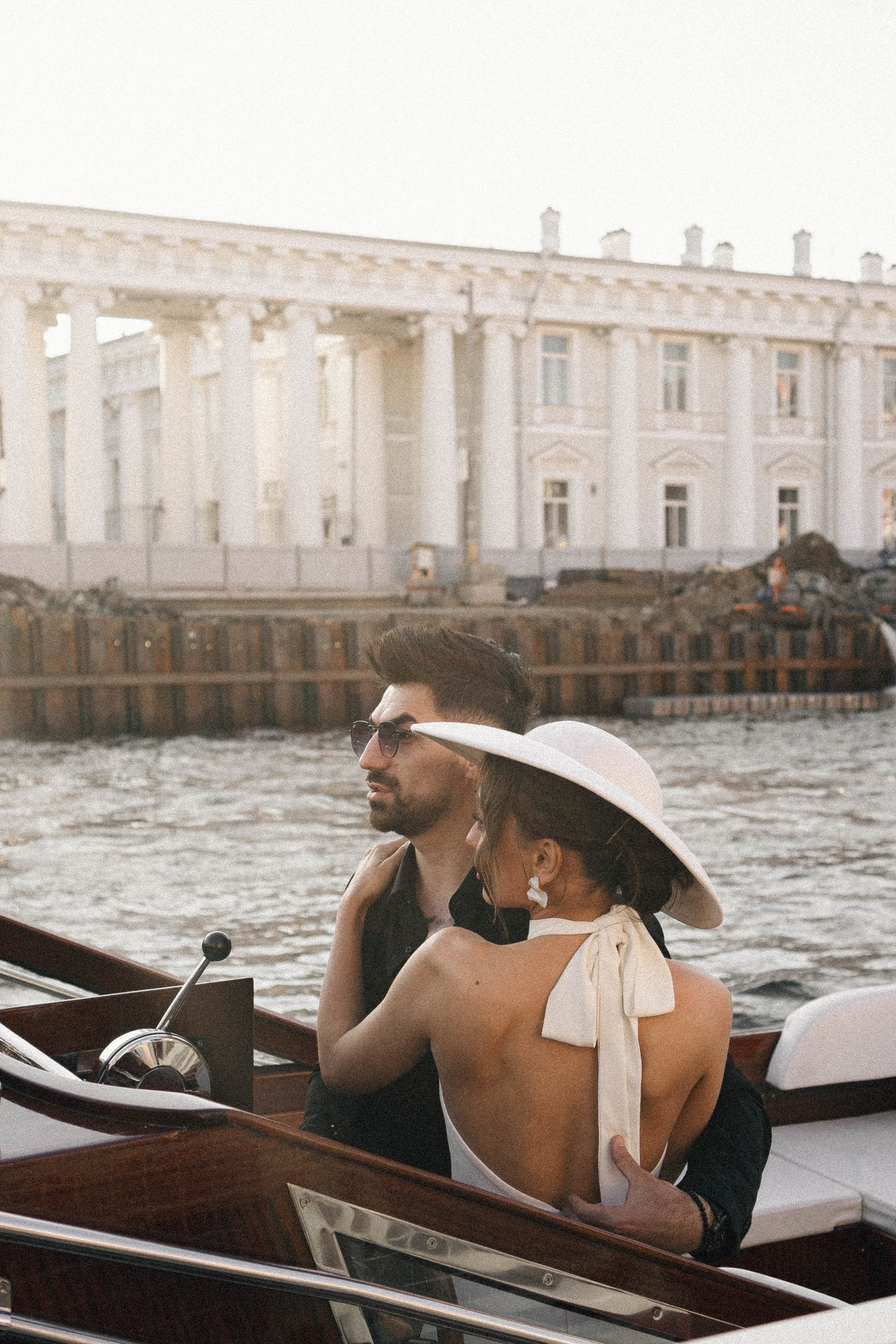 СВАДЕНБНАЯ СЬЕМКА НА КАТЕРЕ ПО КАНАЛАМ САНКТ-ПЕТЕРБУРГА И В АКВАТОРИИ НЕВЫ. Профессиональный фотограф, Санкт-Петербург — Виктория Богомолова