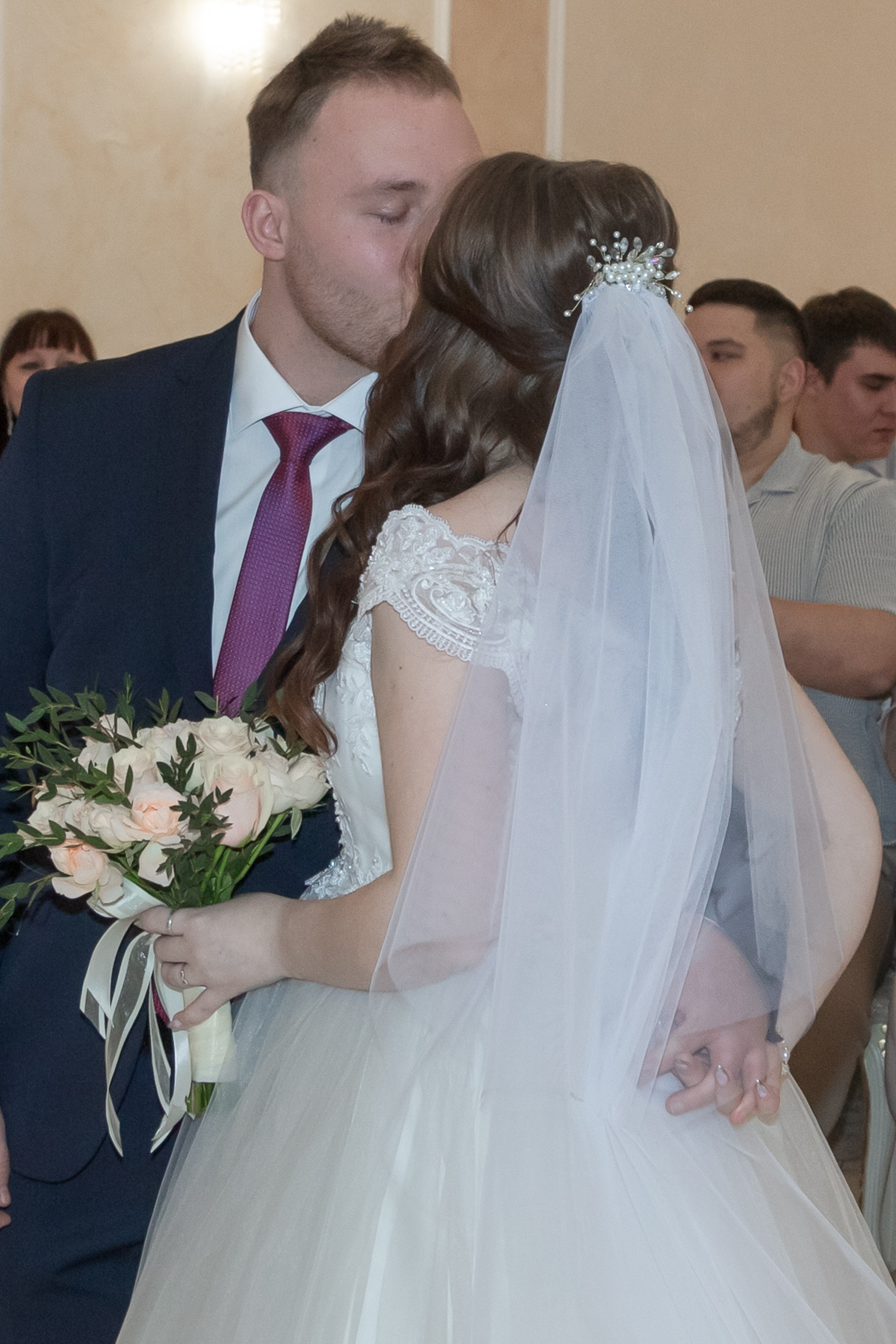 Поцелуй жениха и невесты