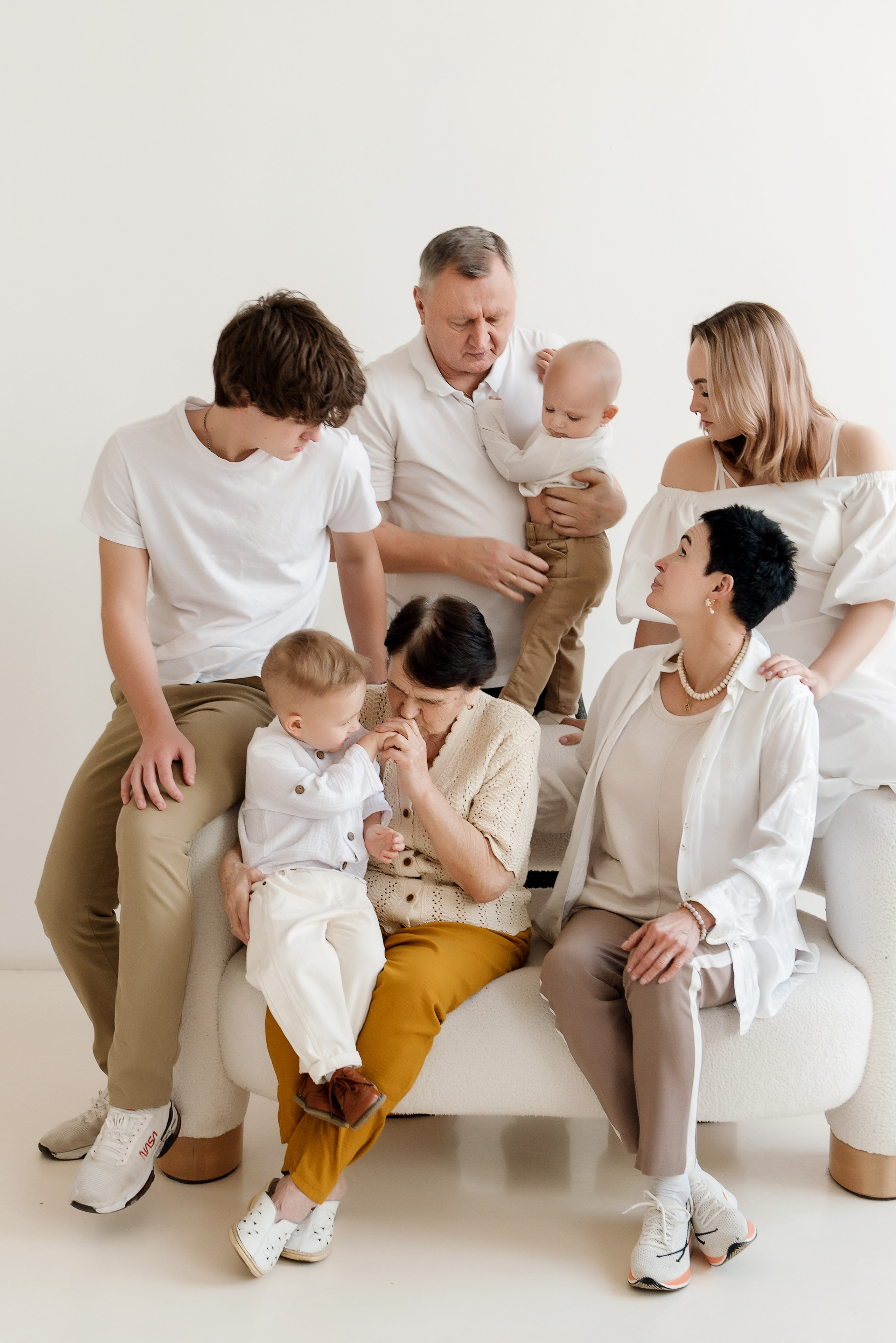 Семейная съёмка большой семьи в Москве. Детский фотограф в Долгопрудном и Москве