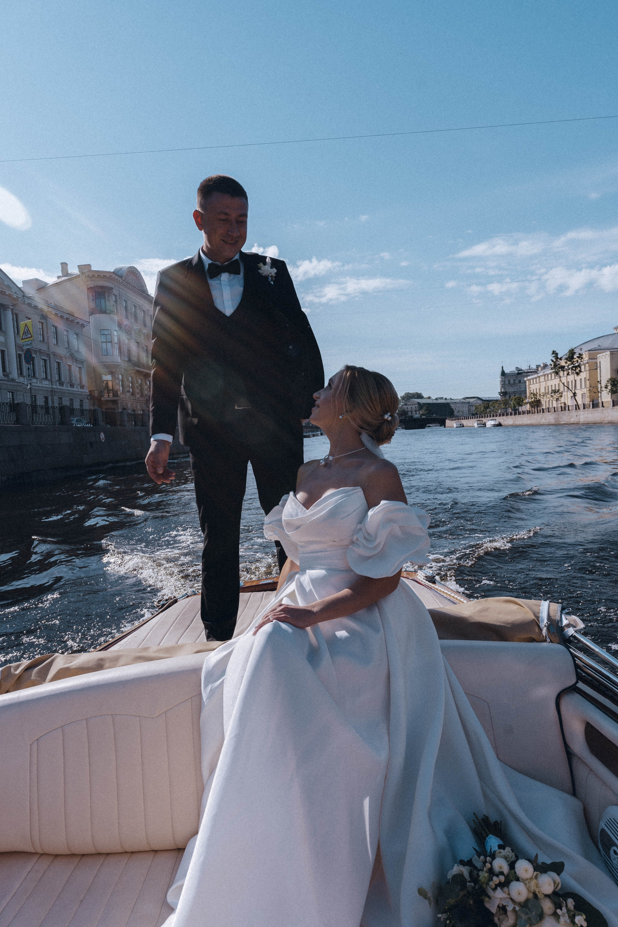 СВАДЕНБНАЯ СЬЕМКА НА КАТЕРЕ ПО КАНАЛАМ САНКТ-ПЕТЕРБУРГА И В АКВАТОРИИ НЕВЫ. Профессиональный фотограф, Санкт-Петербург — Виктория Богомолова