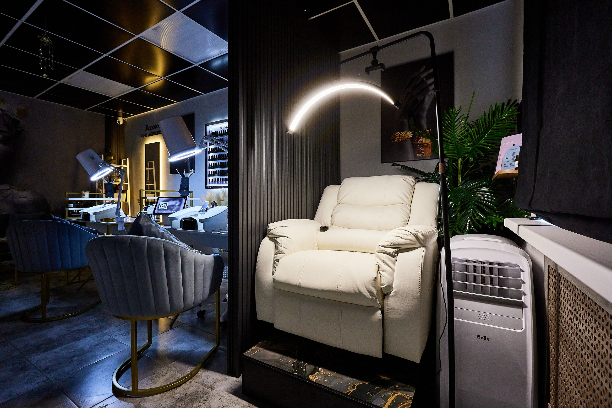 Gold Luxe Mani. Фотограф Анастасия Леонтьева Санкт-Петербург