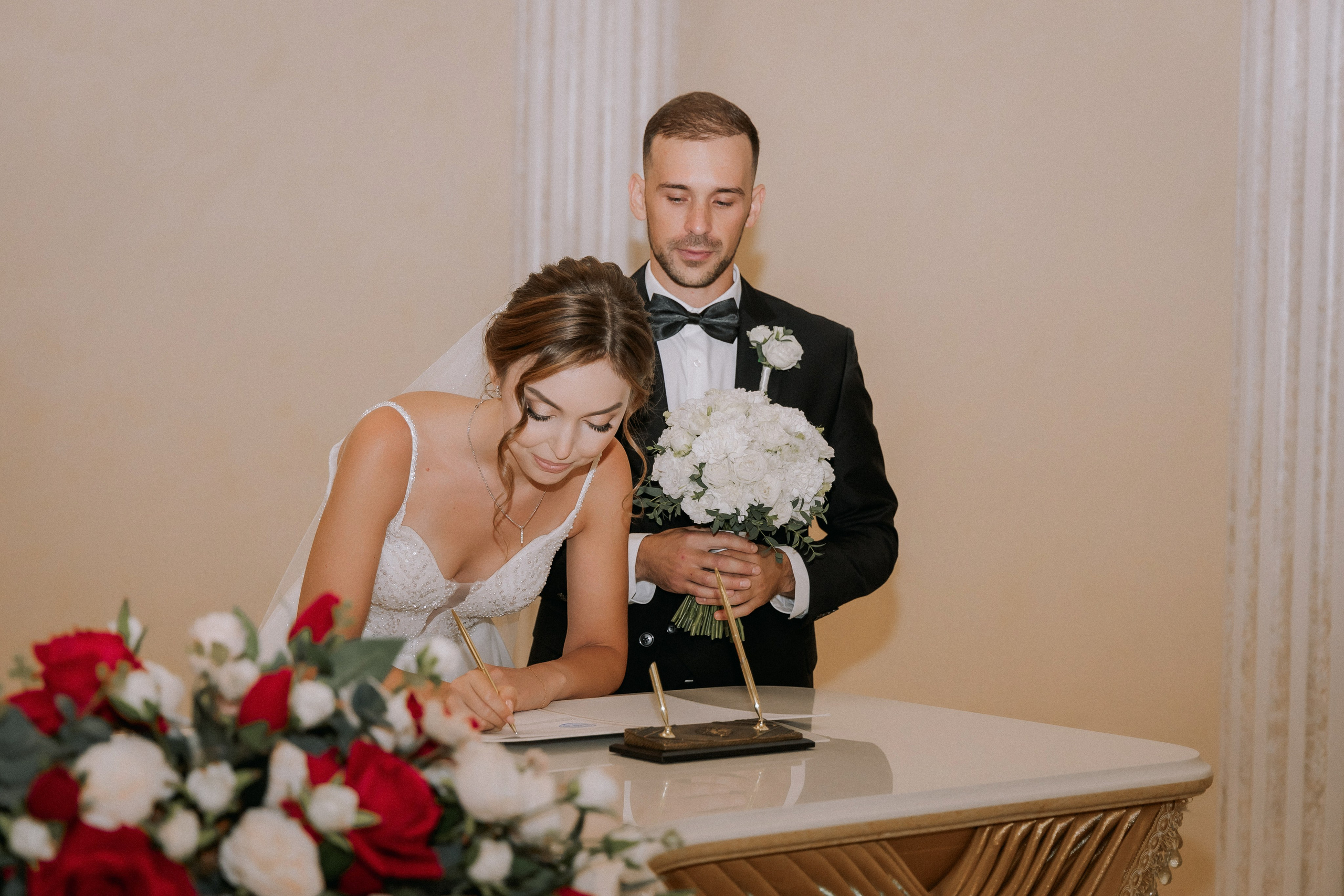 Свадебная прогулка Екатерины и Евгения. Свадебная фотография. Арина Рубах