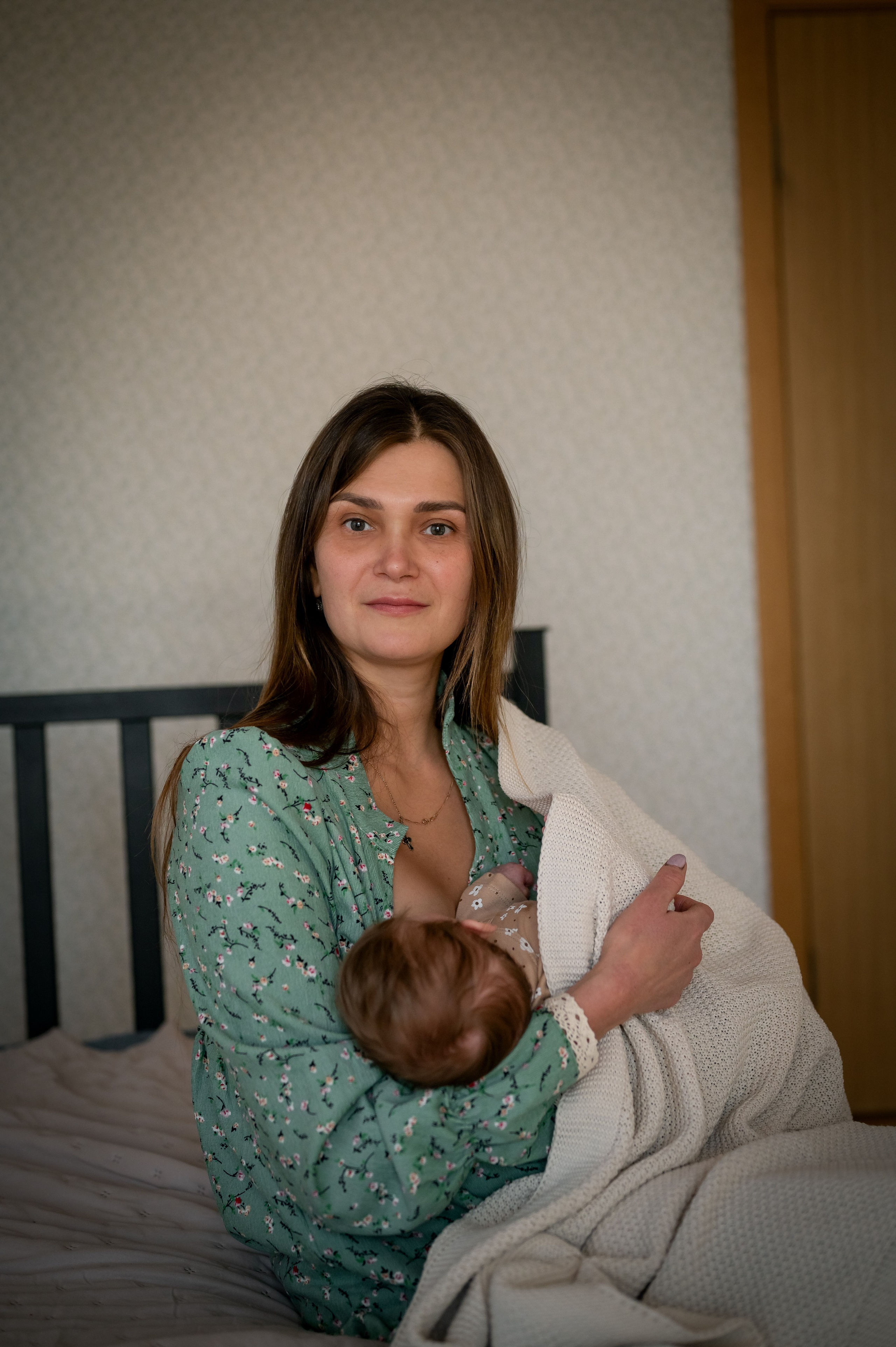 Родители с новорожденным малышом. Фотограф новорождённых, семейный, школьный в городе Калуге Евгения