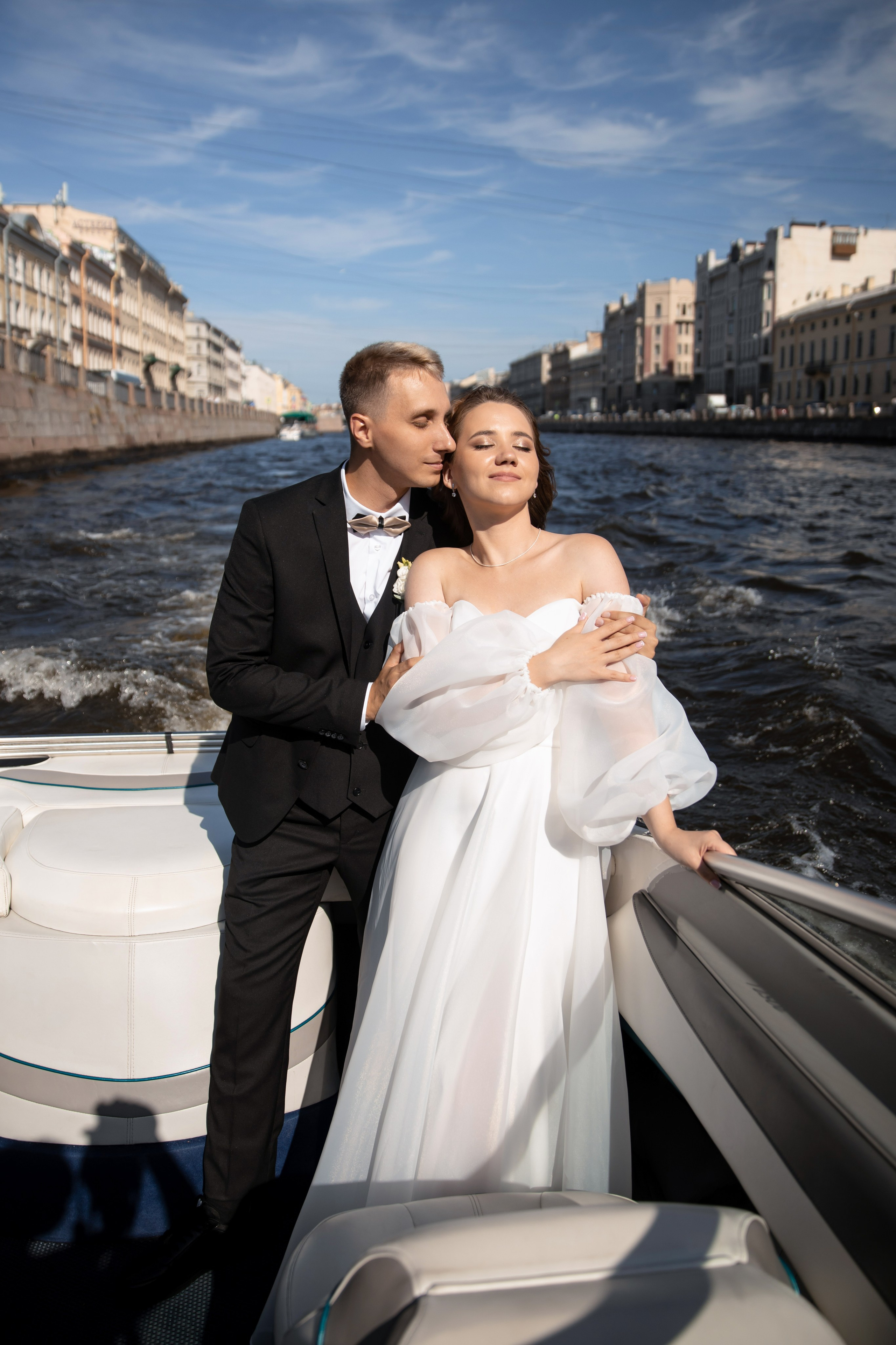 Валерия и Илья / Прогулка на катере. Свадебный и семейный фотограф в Москве Диана Левченко