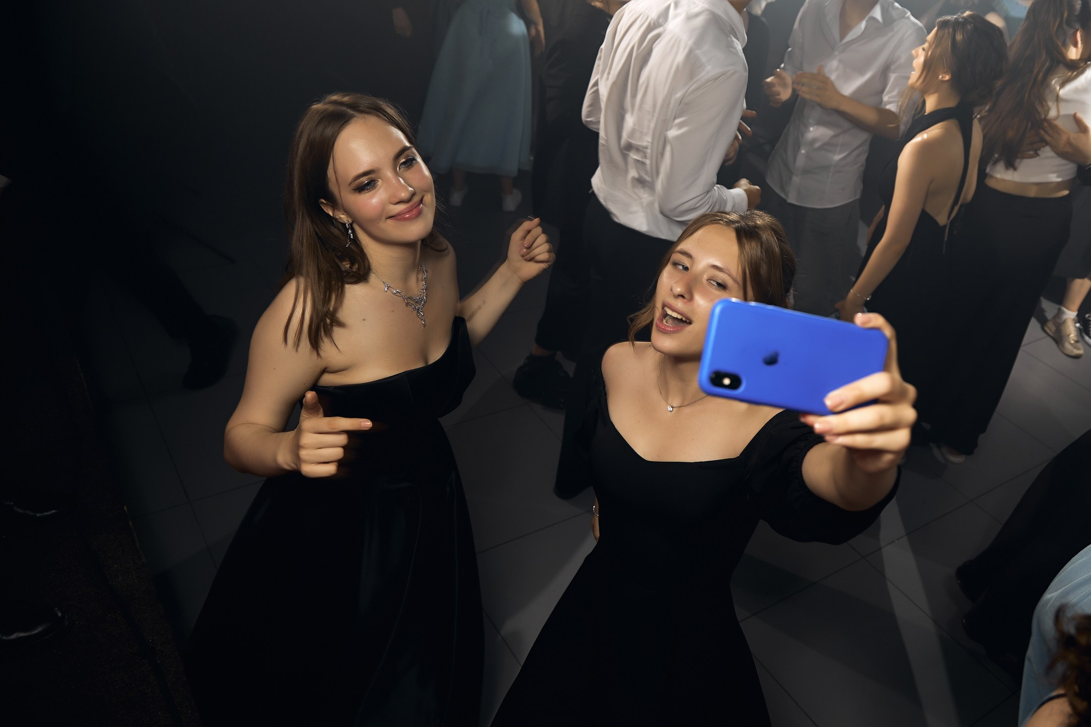 Фотограф на выпускной. Свадебный репортажный и фуд фотограф в Барнауле Гайфулин Виталий