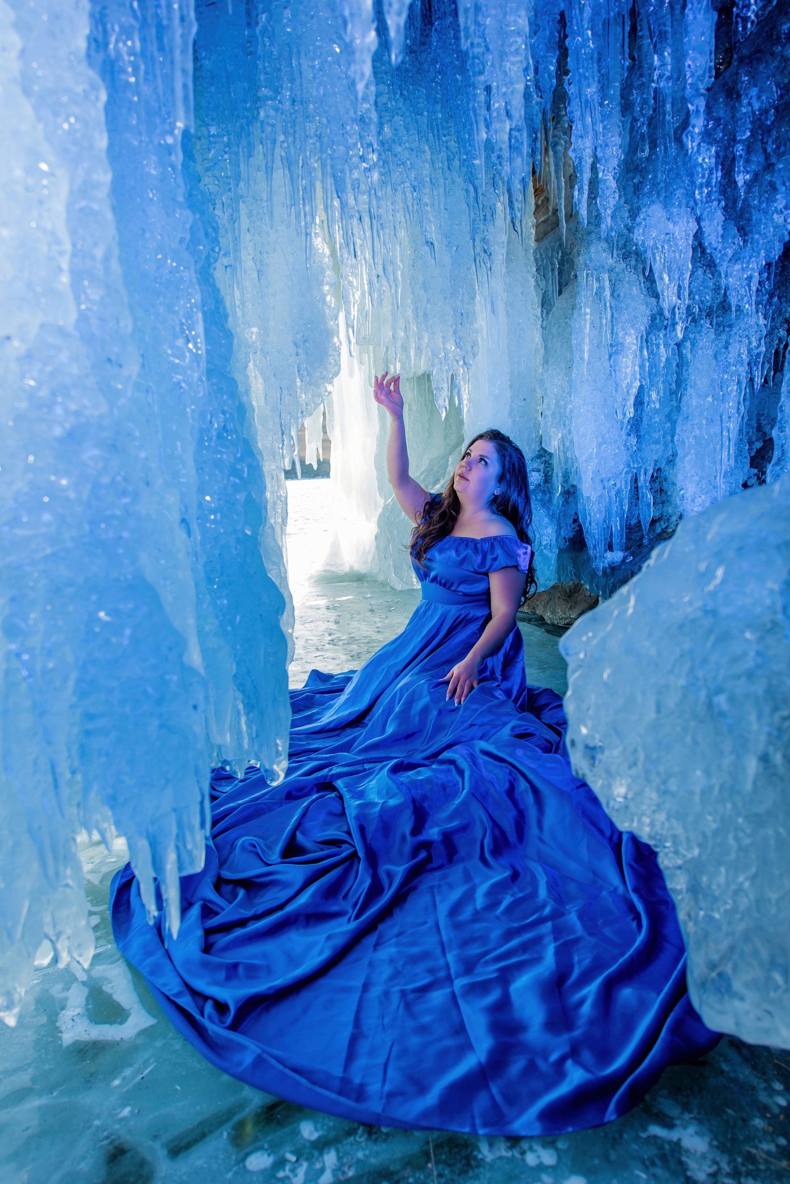 Платье синее цвет электрик из тяжелого атласа 5 метров шлейф с отдельным верхом для фотосессии на Байкале в фототур