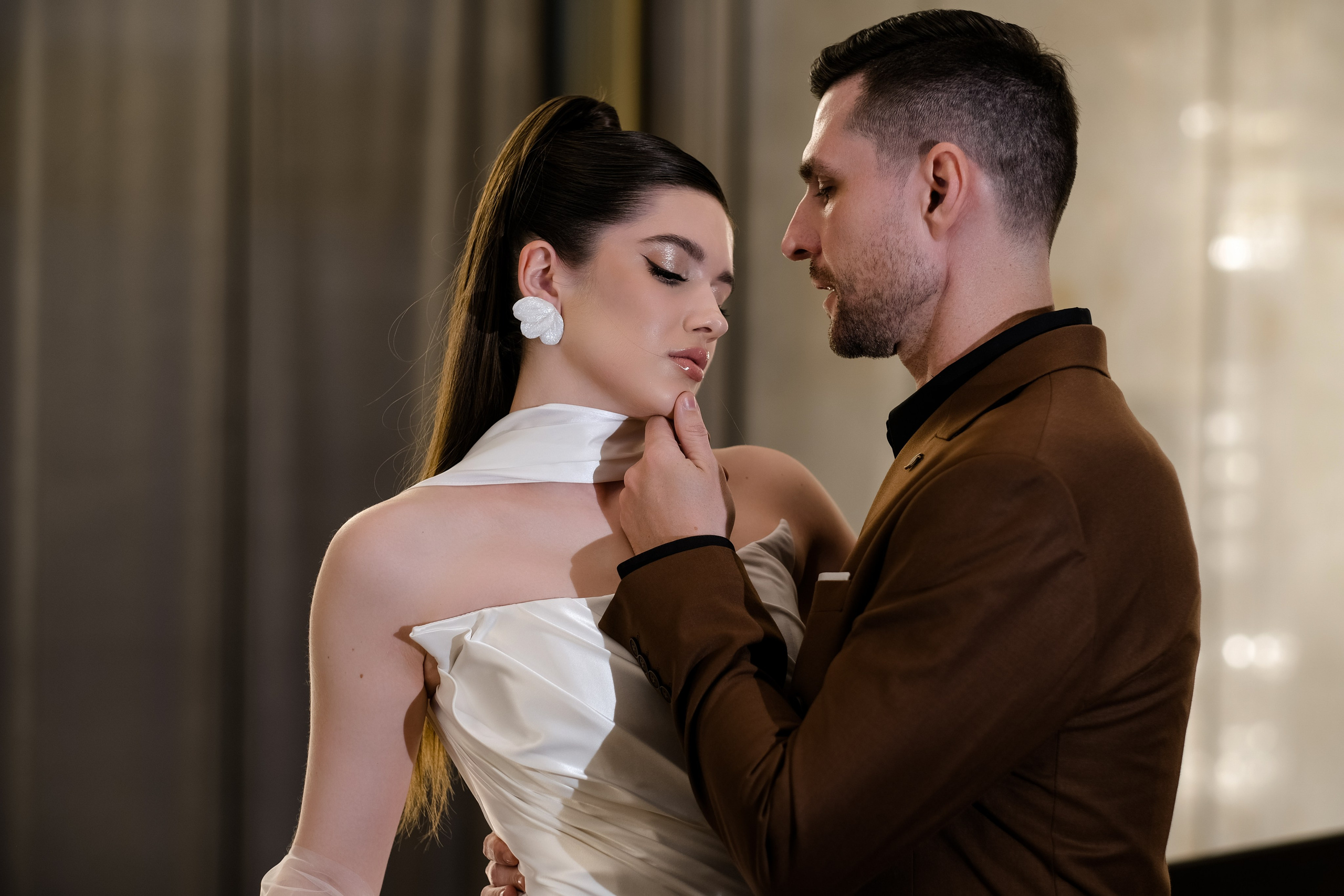 Свадебная фотосессия в театре драмы имени Наума Орлова. Свадебный фотограф в Челябинске Сырчикова Наталья