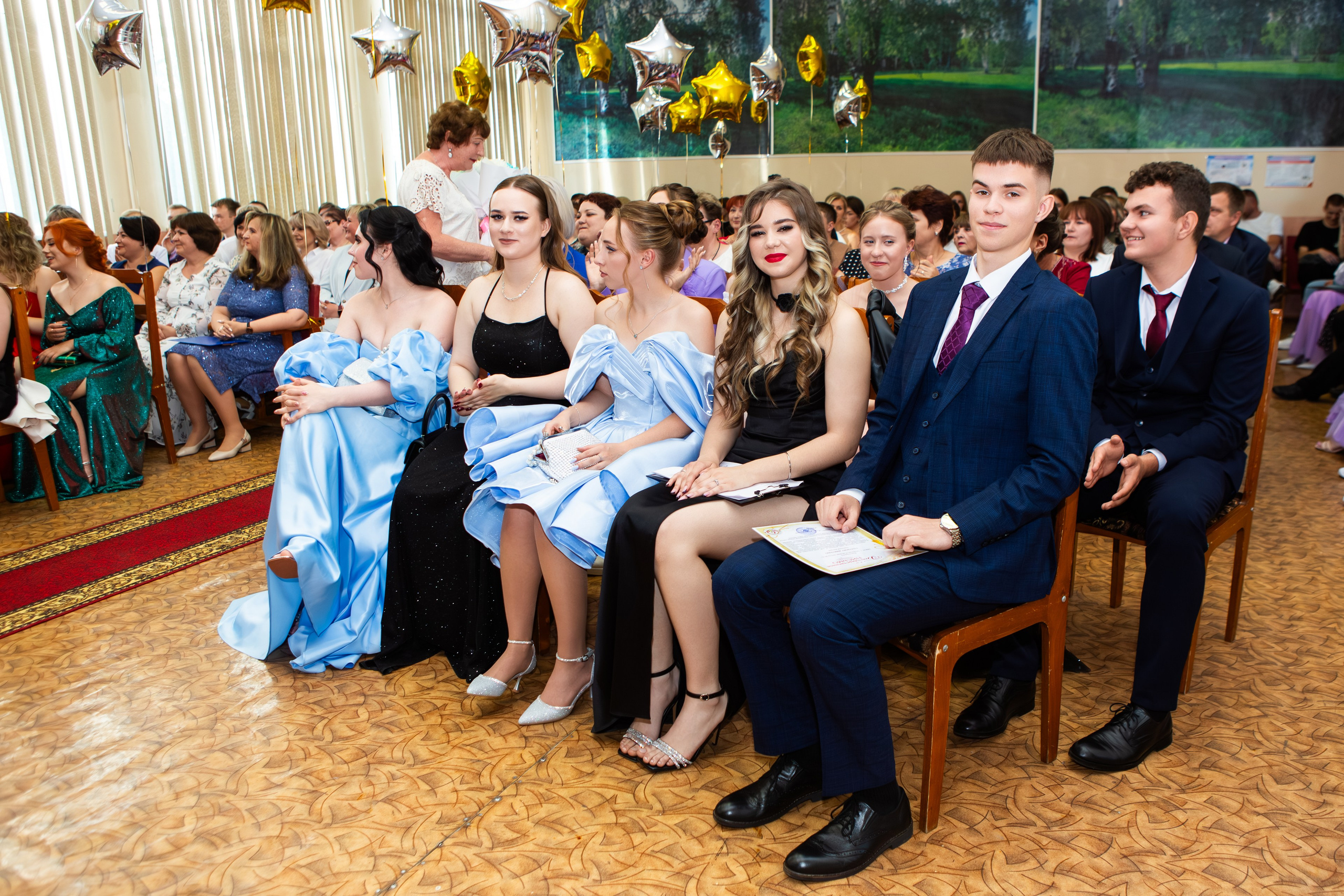 ВРУЧЕНИЕ ДИПЛОМОВ 2025 4 ШКОЛА Г.МЦЕНСК. Профессиональный фотограф в Мценске и Орловской области