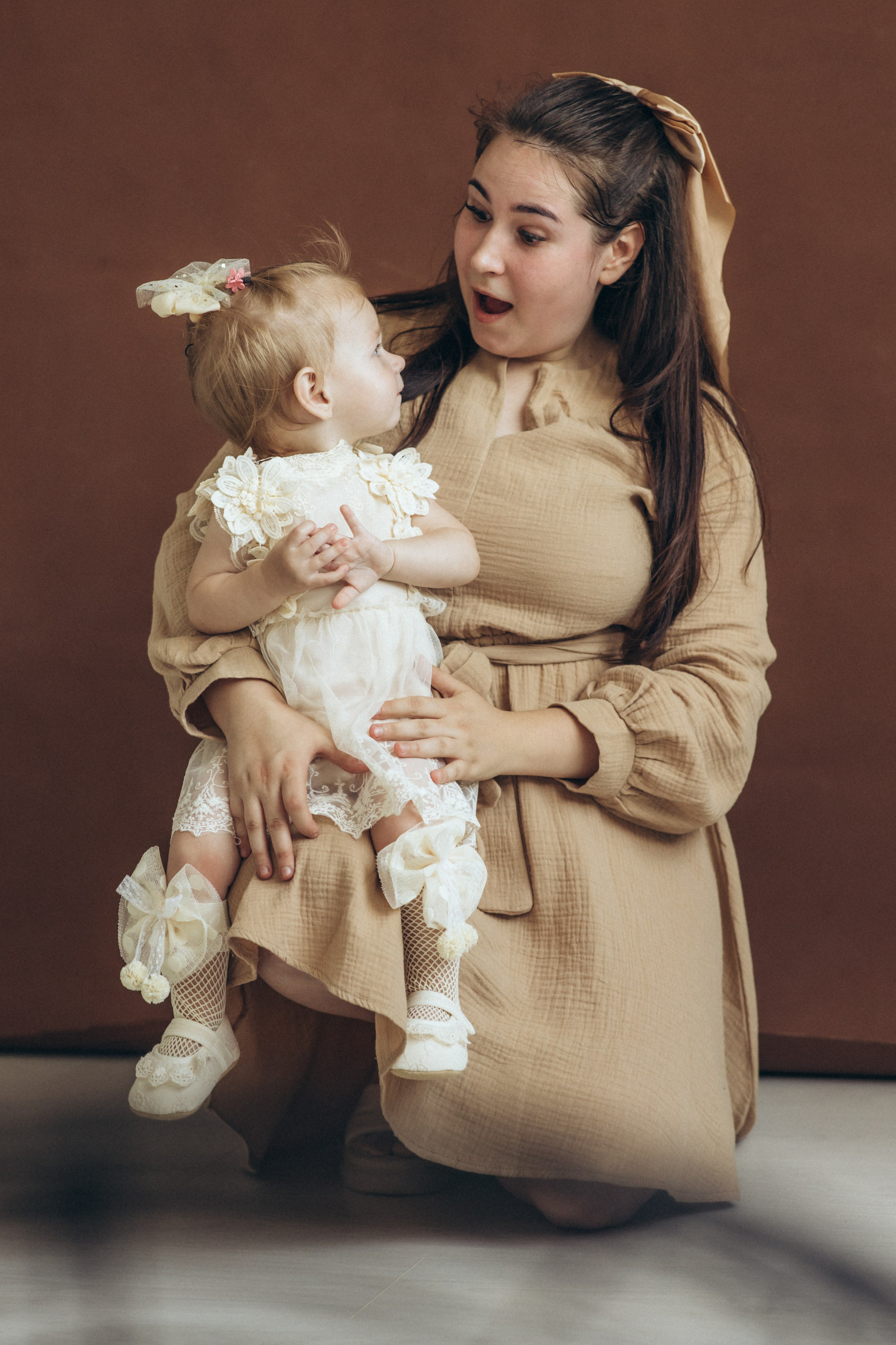 Полина с мамой. Фотограф на крещение в Рязани. Семейный фотограф