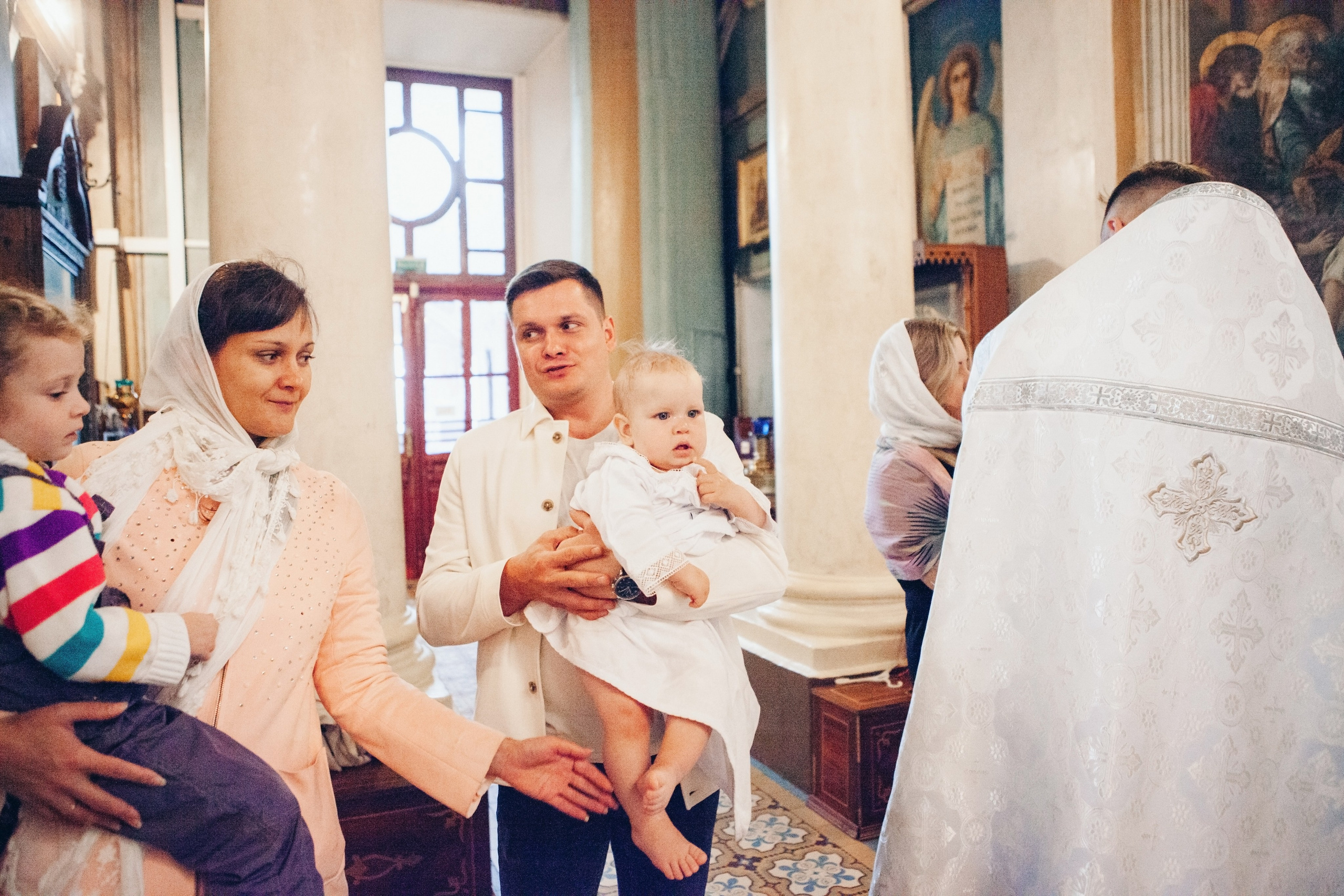 Крещение ребенка в церкви. Фотограф Ольга Ефремова