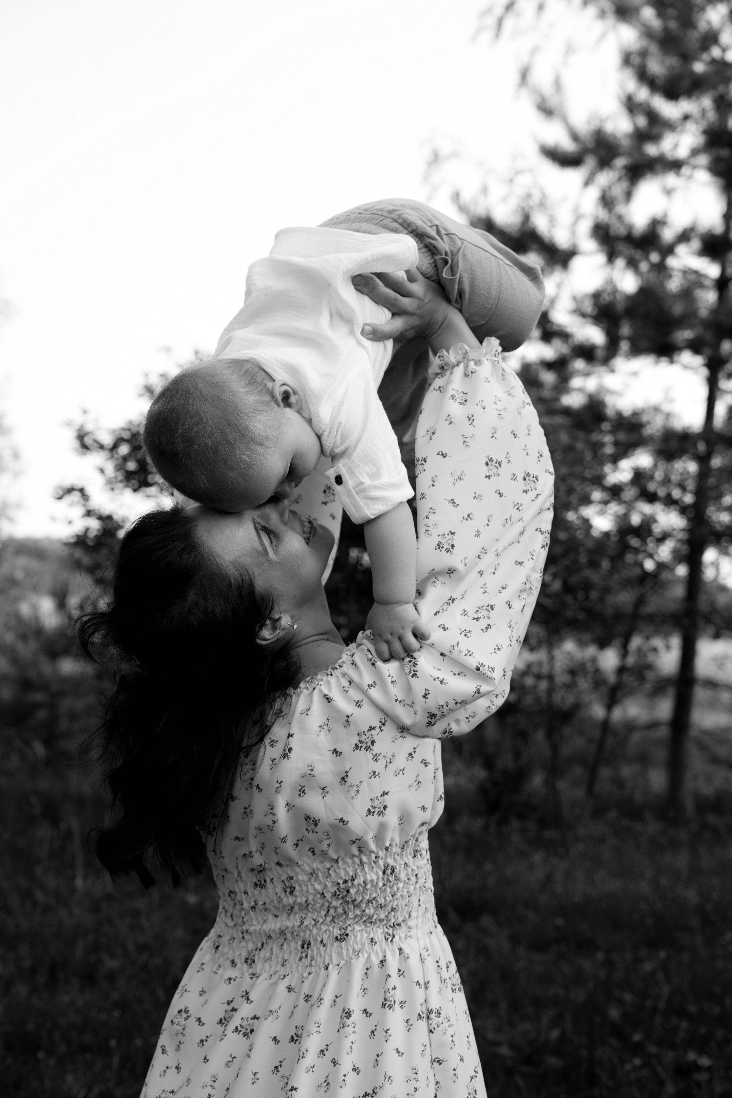 МАТЕРИНСТВО — ЭТО ПУТЬ, ГДЕ МАЛЕНЬКИЕ ЛАДОШКИ ВЕДУТ К БОЛЬШИМ ОТКРЫТИЯМ. Семейный и детский фотограф Анна Бренч