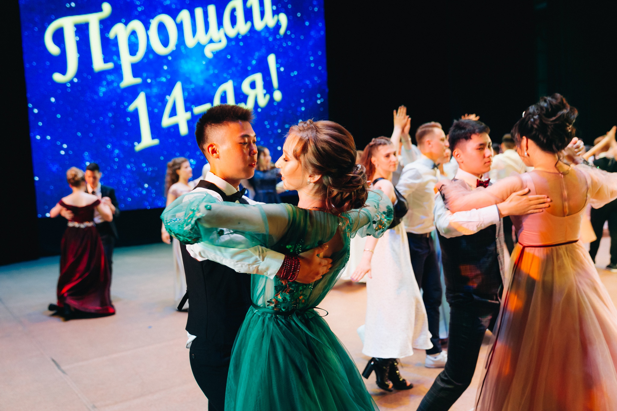 Вручение аттестатов 14 Гимназия. Свадебный и семейный фотограф в Улан-Удэ