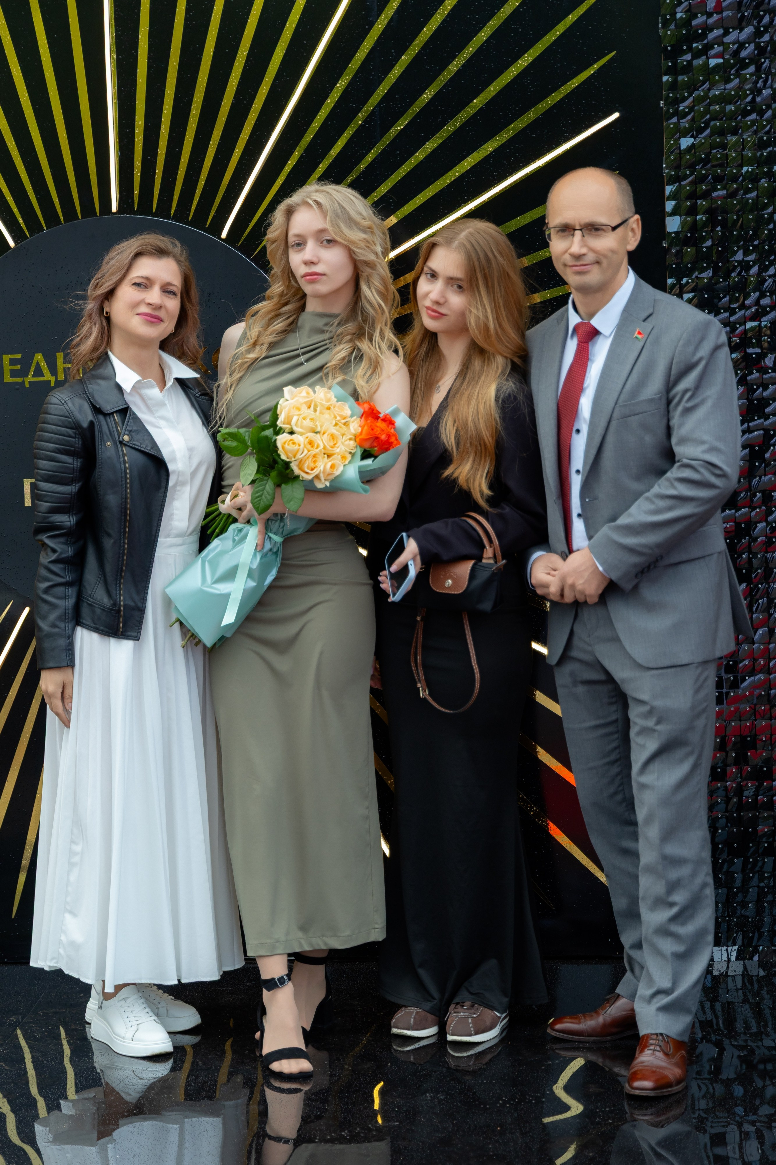 Школьный выпускной 2025 год в Минске, Беларуси. Свадебный фотограф в Минске/Беларуси Сергей Спиридонов