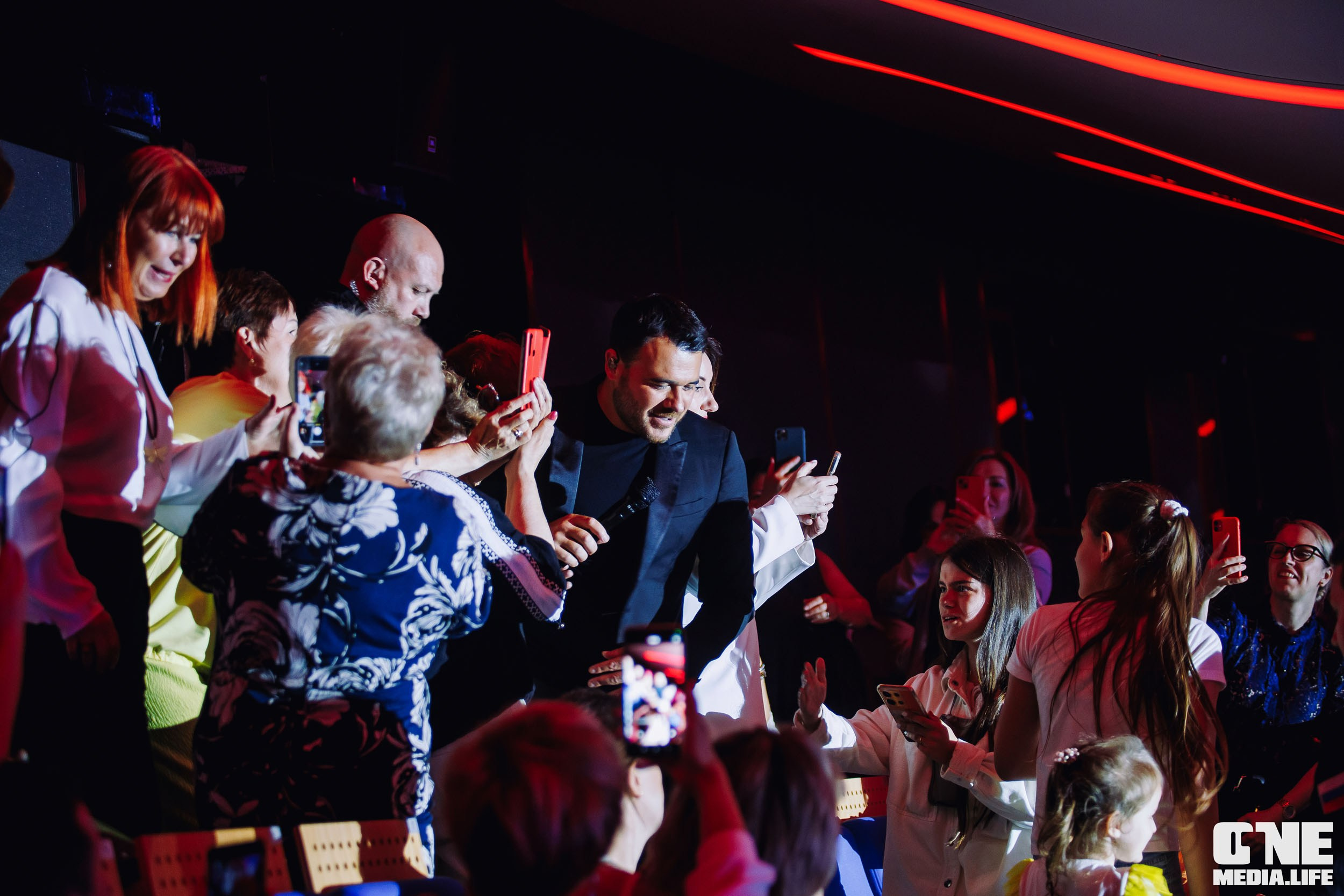 Фоторепортаж с концерта Эмина в Янтарь Холле. One Media Life: фоторепортажи, фотоотчеты с мероприятий и заведений