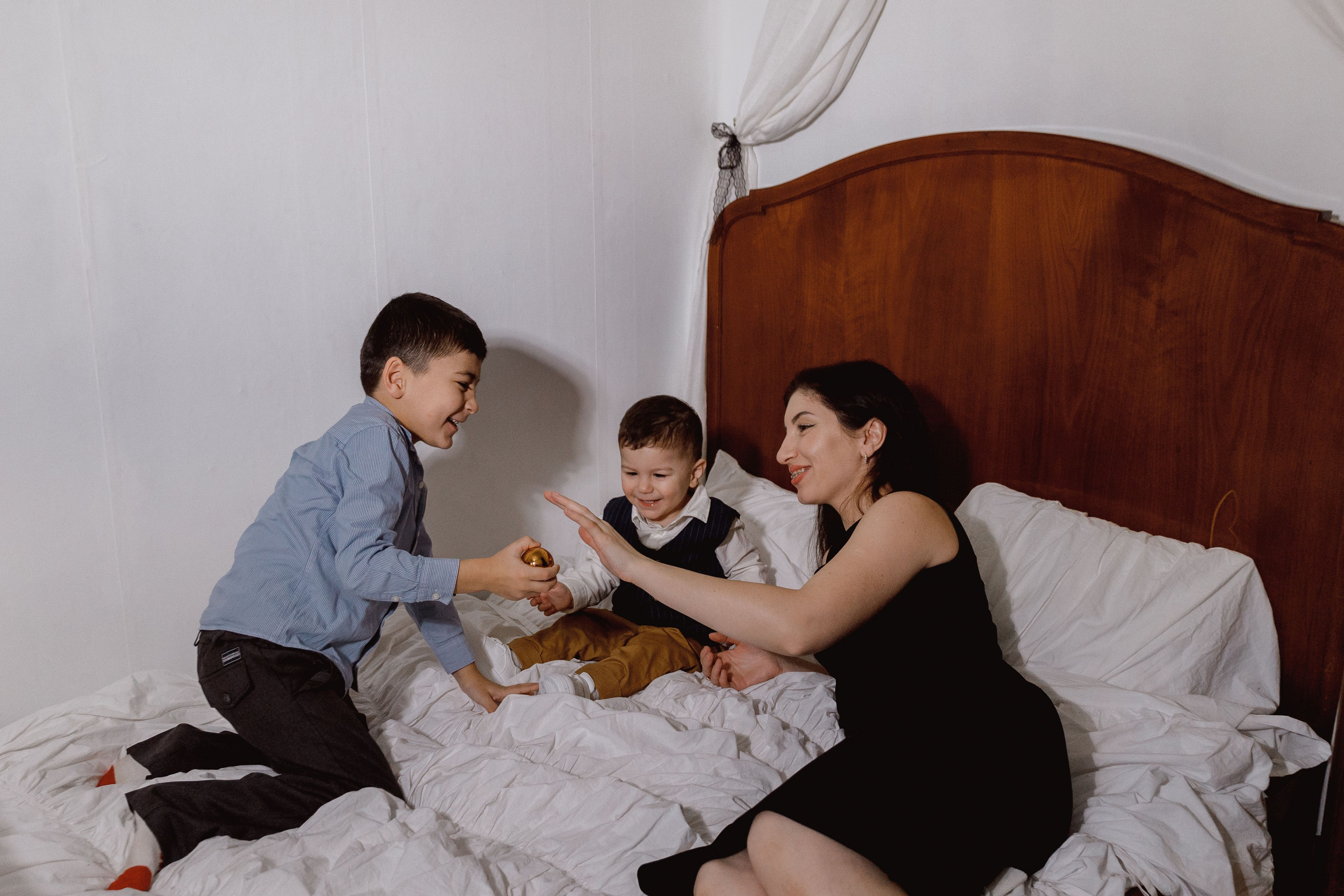 Роза и ребята. Фотограф Харитонова Наталья