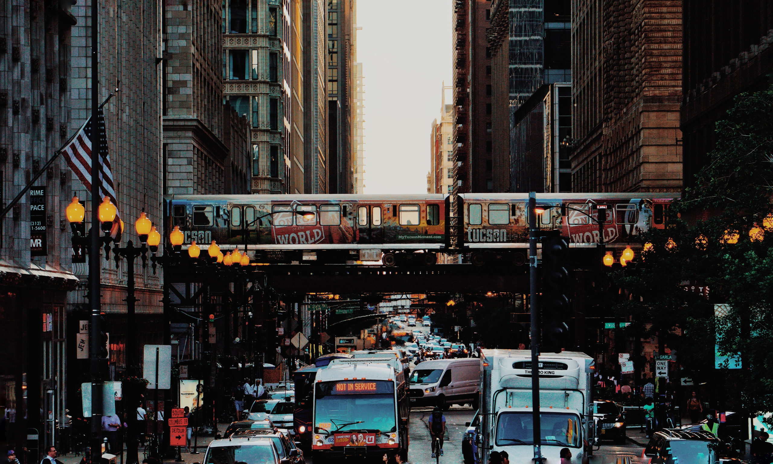 Wallpaper. See the moment and catche. commercial and reportage