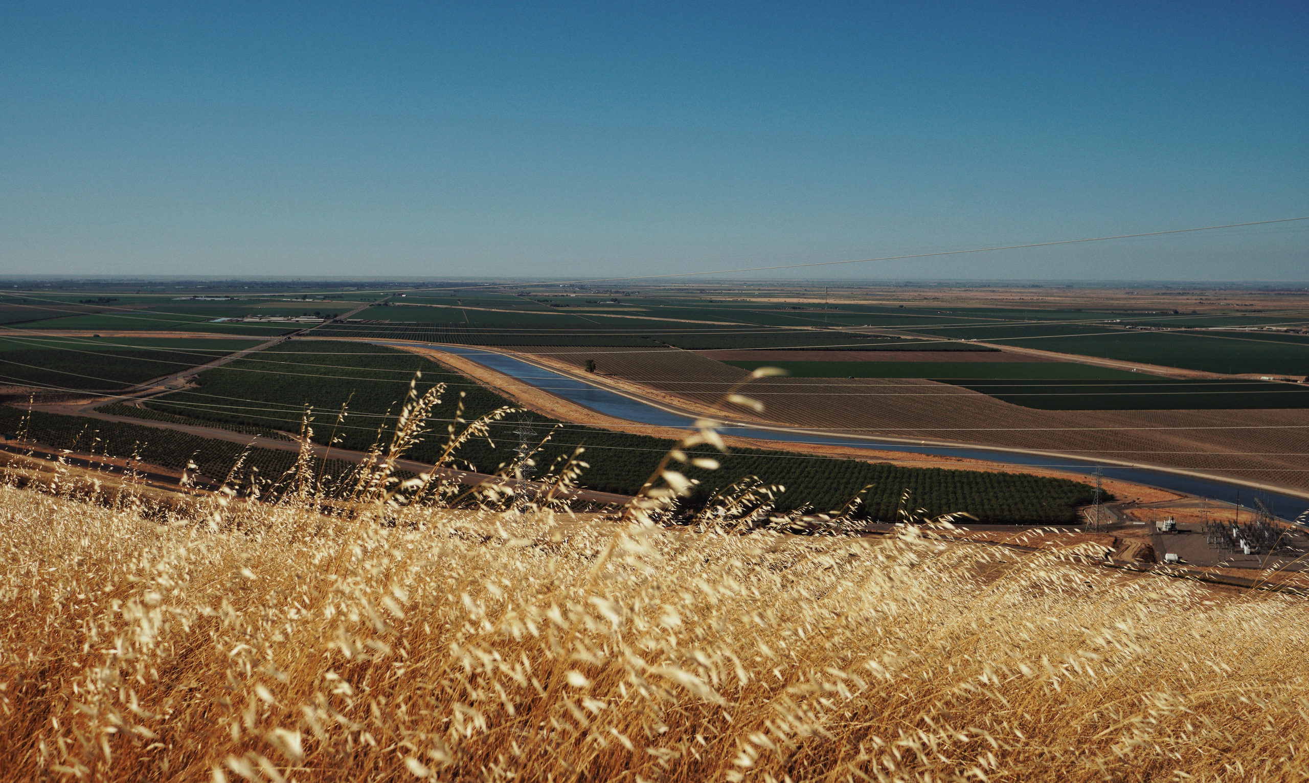 Wallpaper. See the moment and catche. commercial and reportage