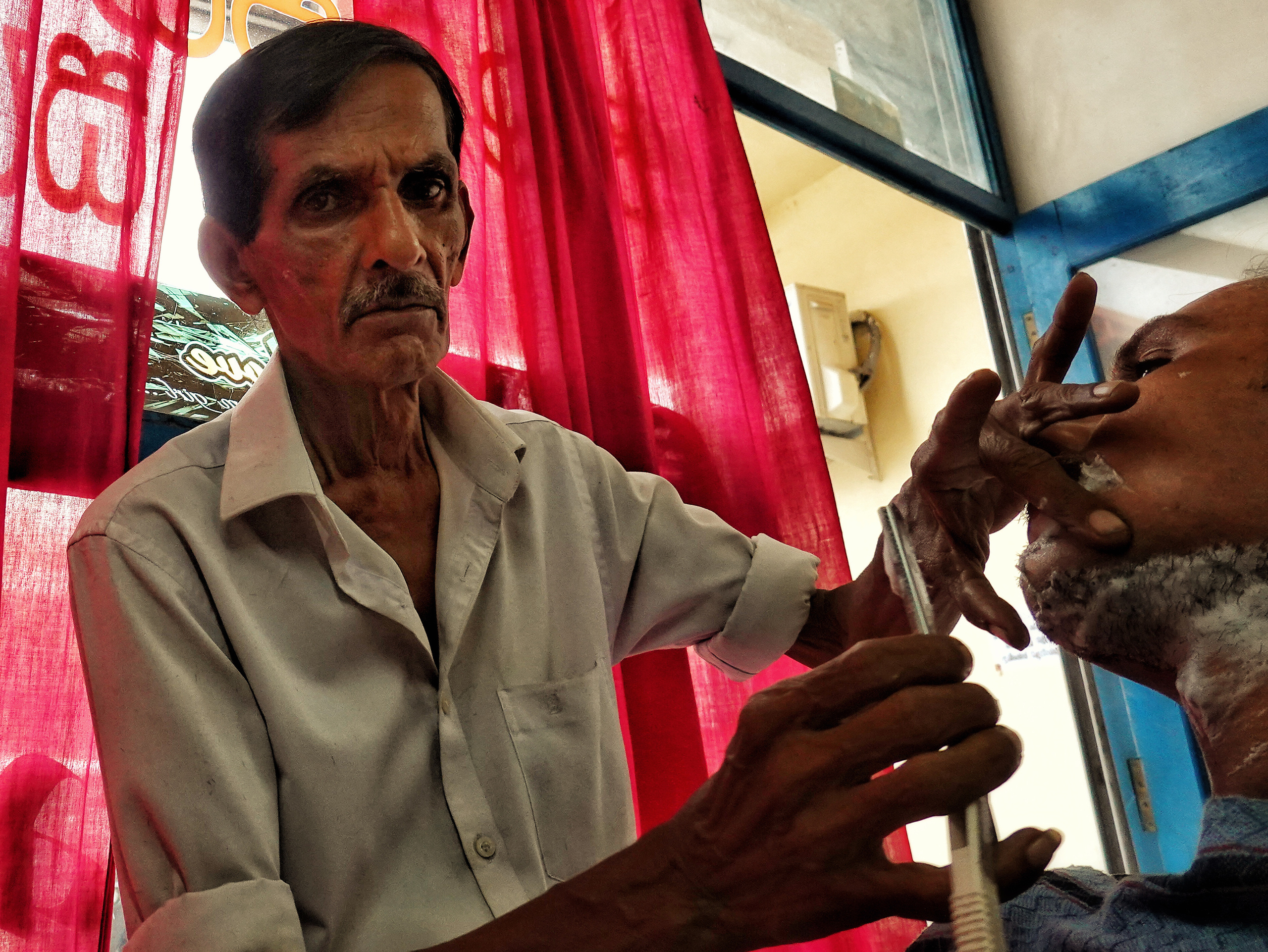 Sri lanka is good. See the moment and catche. commercial and reportage