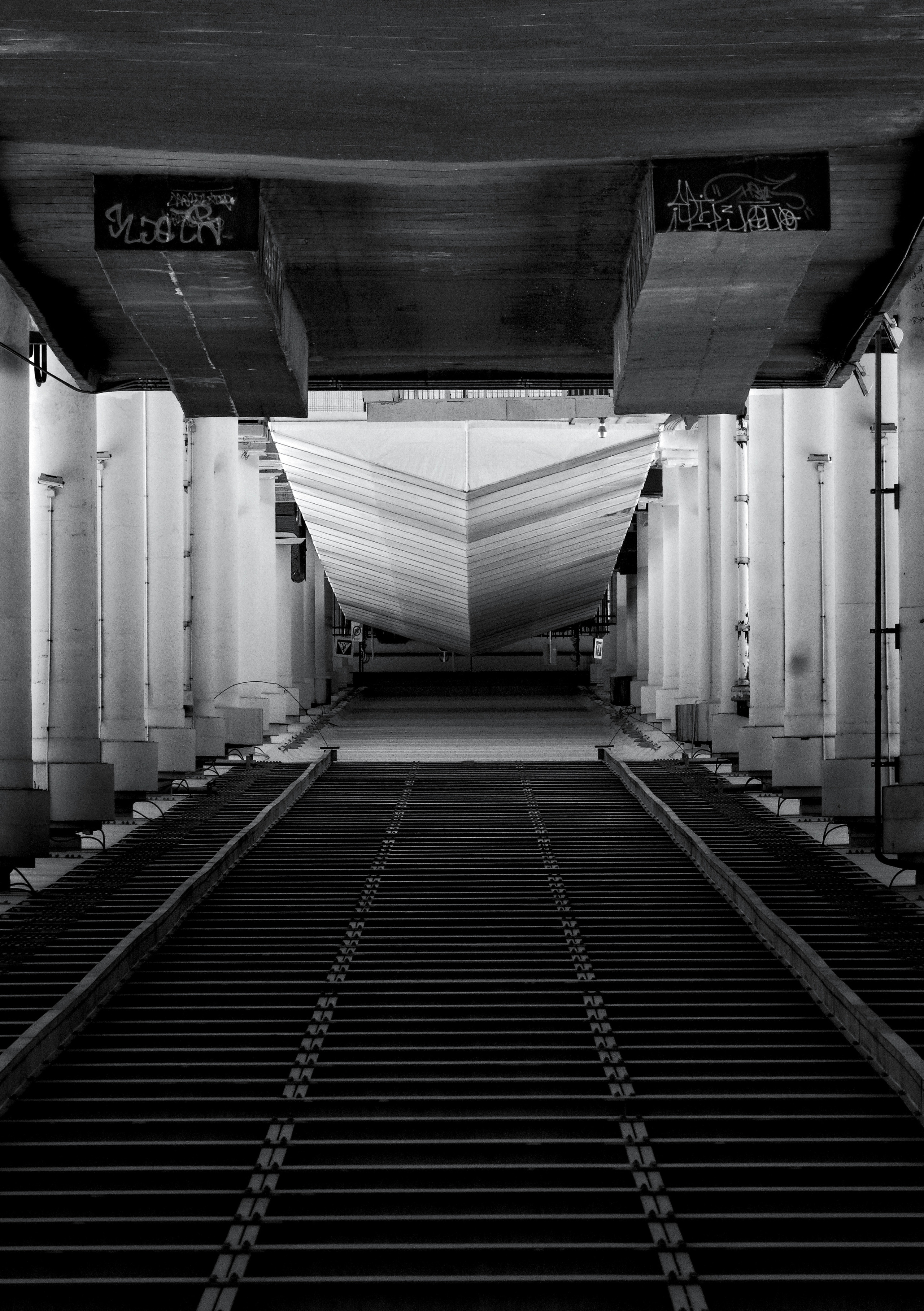 Structure and forms. See the moment and catche. commercial and reportage