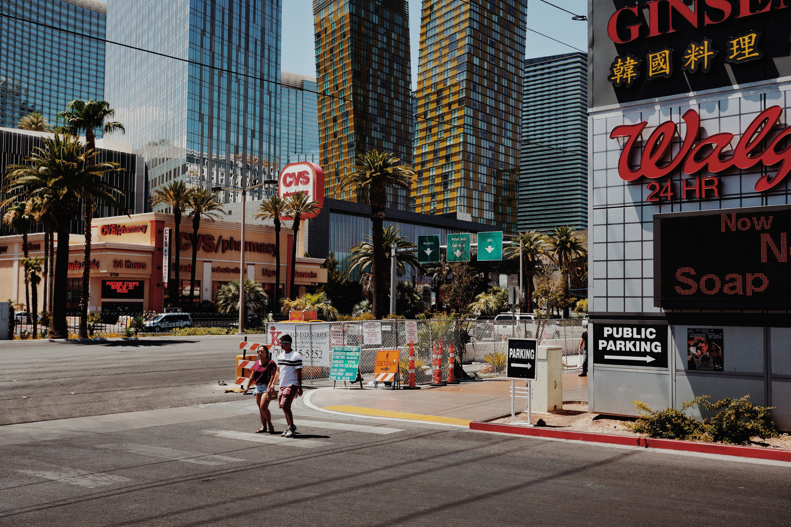 Wallpaper. See the moment and catche. commercial and reportage