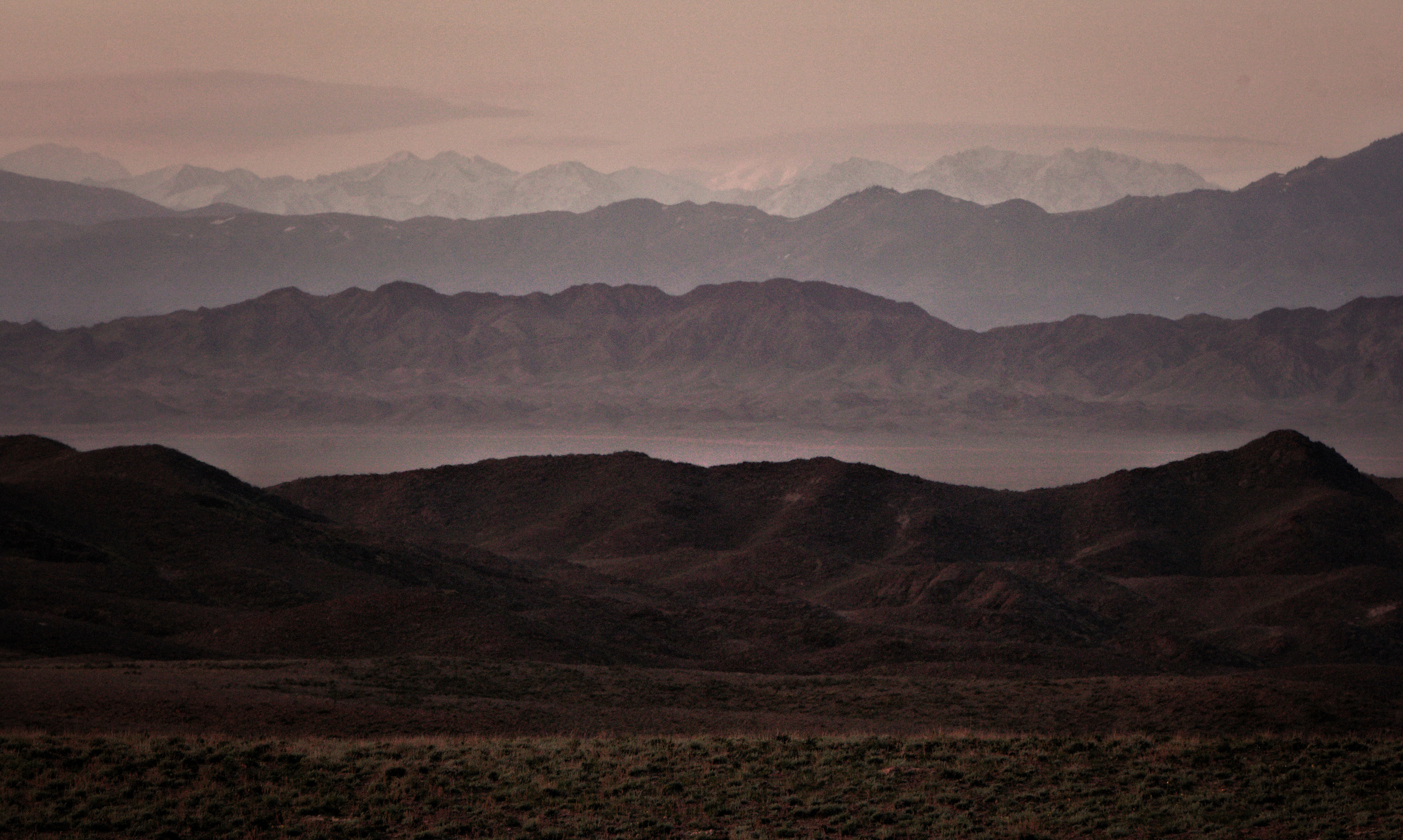 Wallpaper. See the moment and catche. commercial and reportage