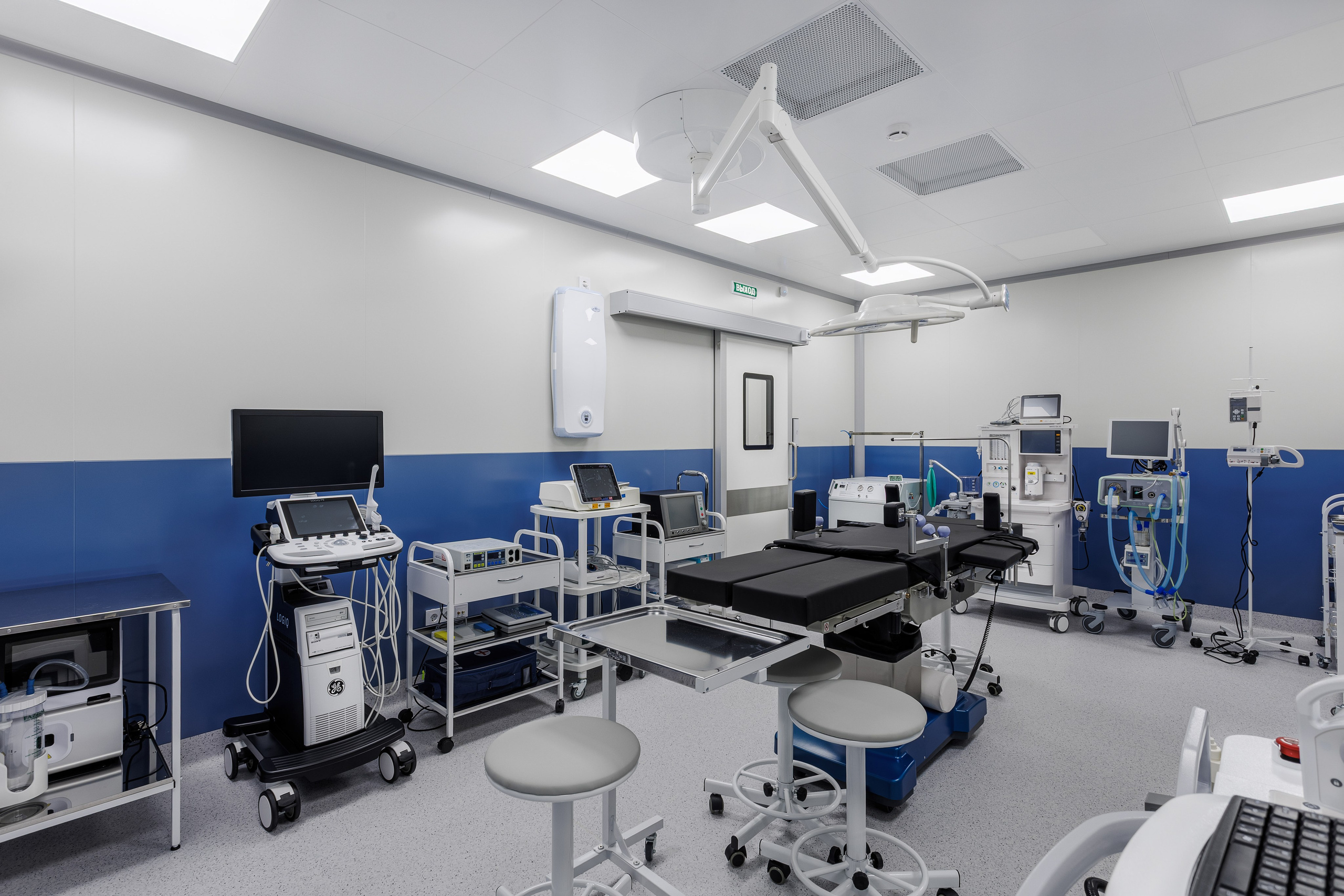 Почему именно благодаря профессиональной фотосессии в больницу будет приходить больше людей? Приток пациентов напрямую зависит от уровня доверия и ощущения безопасности, которые может создать ваш медицинский центр. 