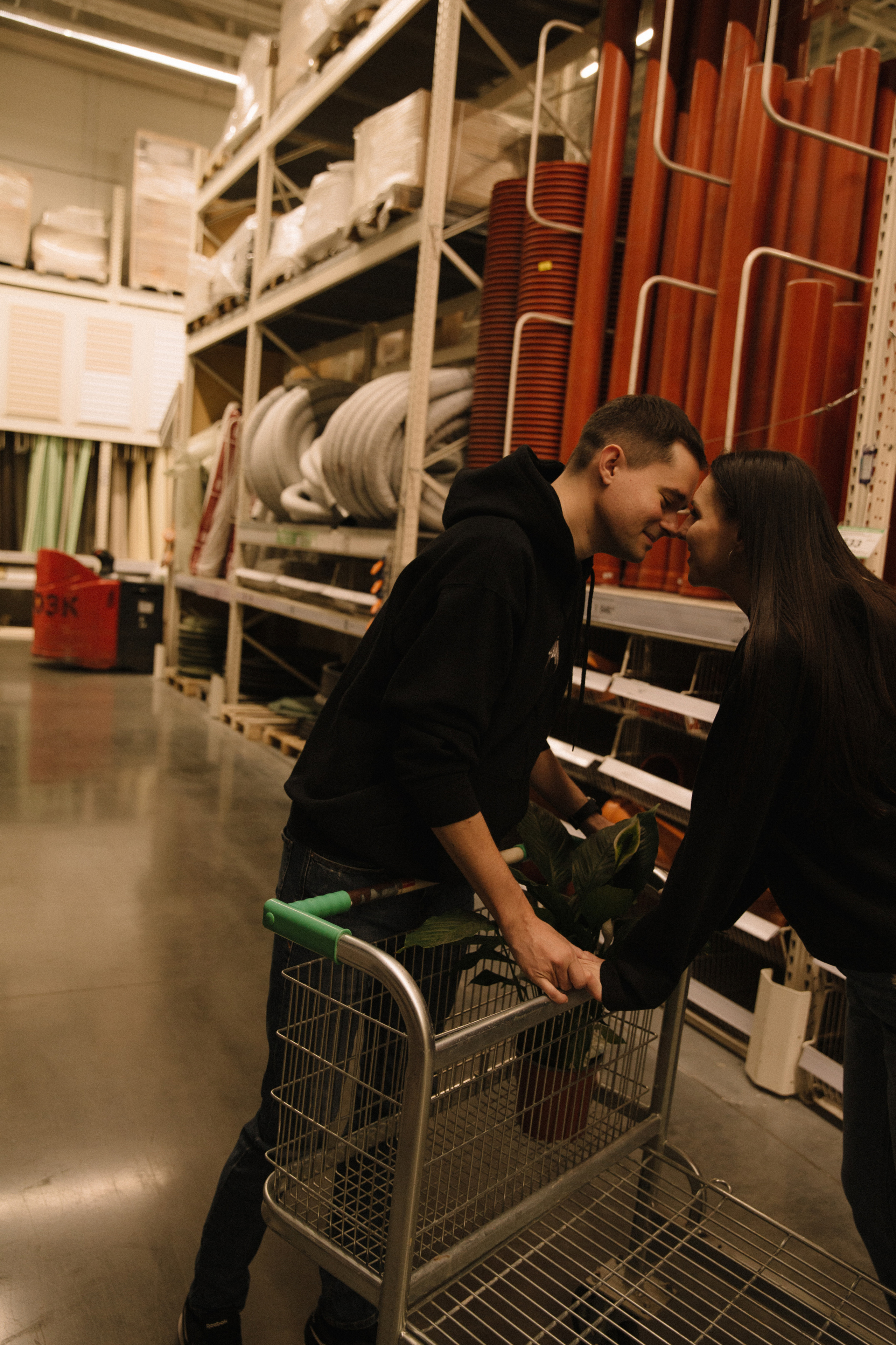 Любовь в Леруа. Фотограф Владивосток Анастасия Nensyphoto