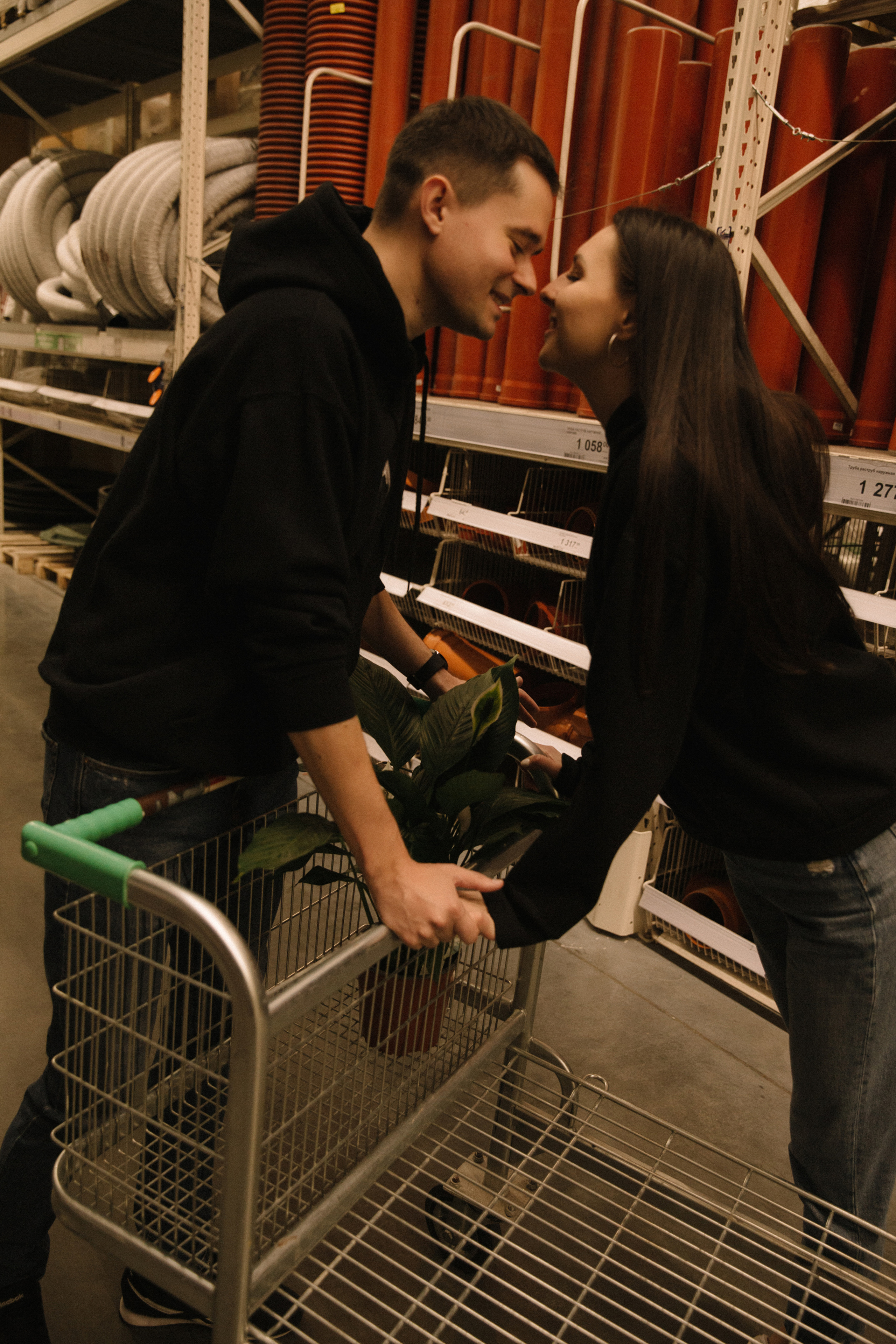 Любовь в Леруа. Фотограф Владивосток Анастасия Nensyphoto