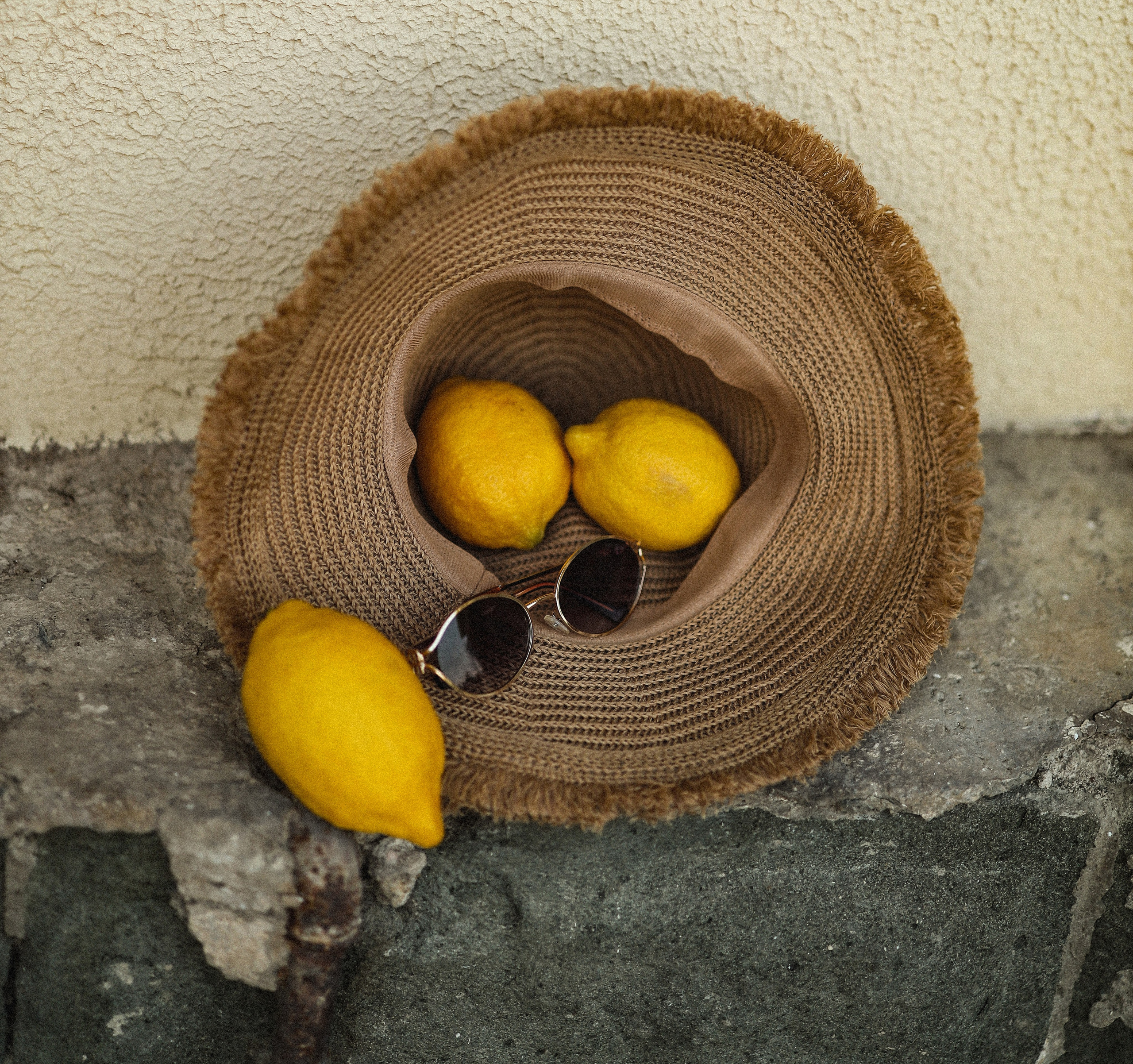 Фотосессия на улочке Сухума для Анастасии. Свадебный и семейный фотограф в Абхазии Жанна Соснина