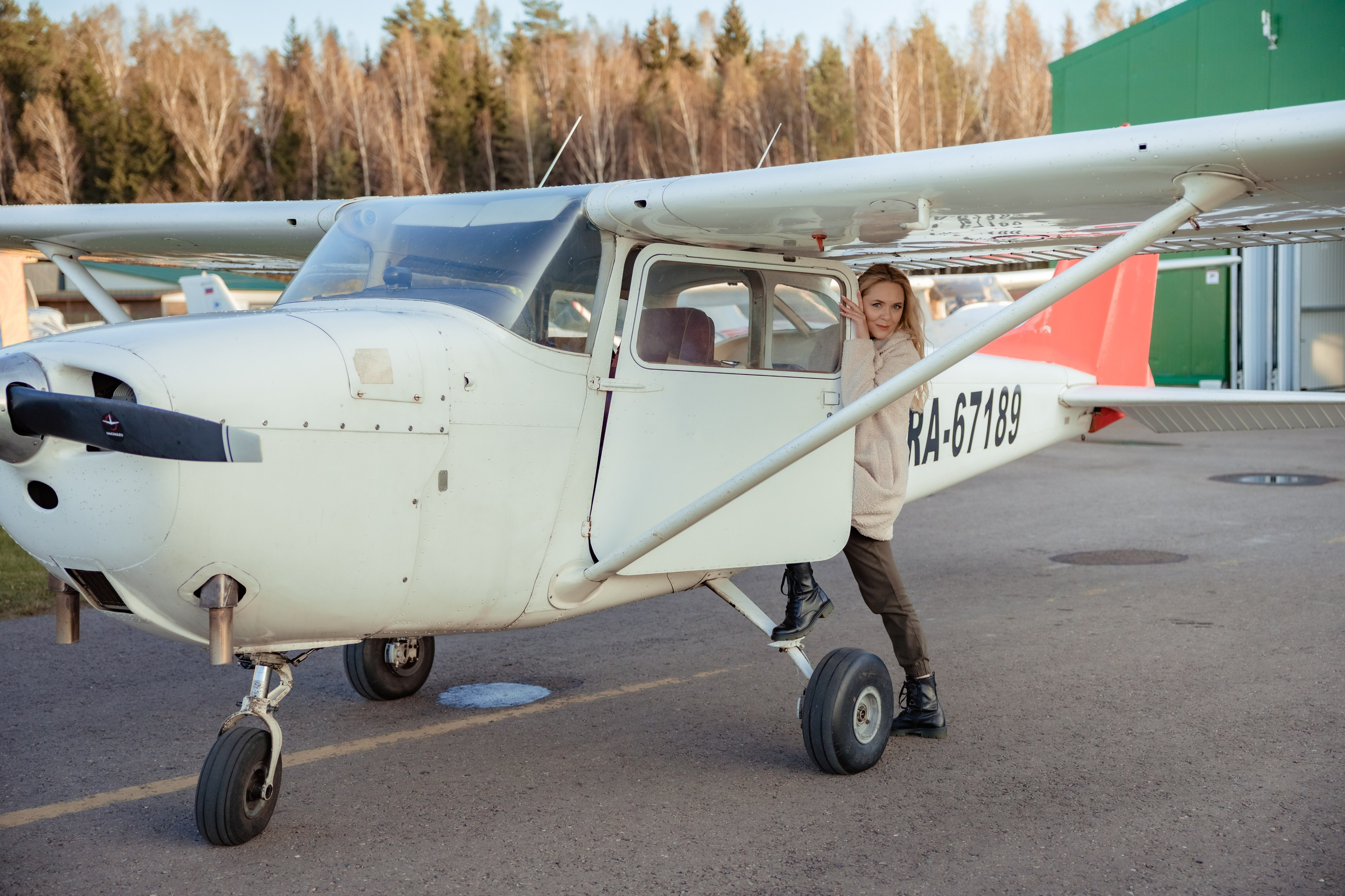 Небо. Самолет. Девушка. Семейный и женский фотограф в Москве и Подольске Анна Корн