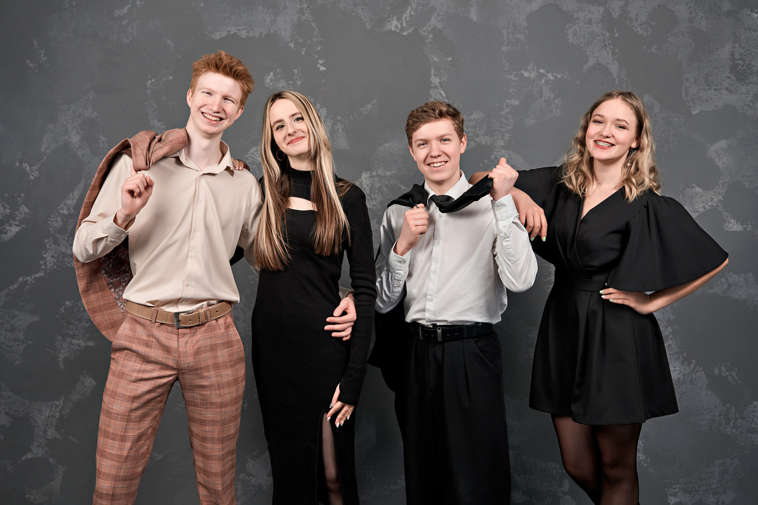 Выпускные альбомы для 9-11 классов. Фотосъёмка в студии. Калуга. Фотограф Меняйло Евгений. Свадьба. Портрет. Репортаж. Семья. Контент