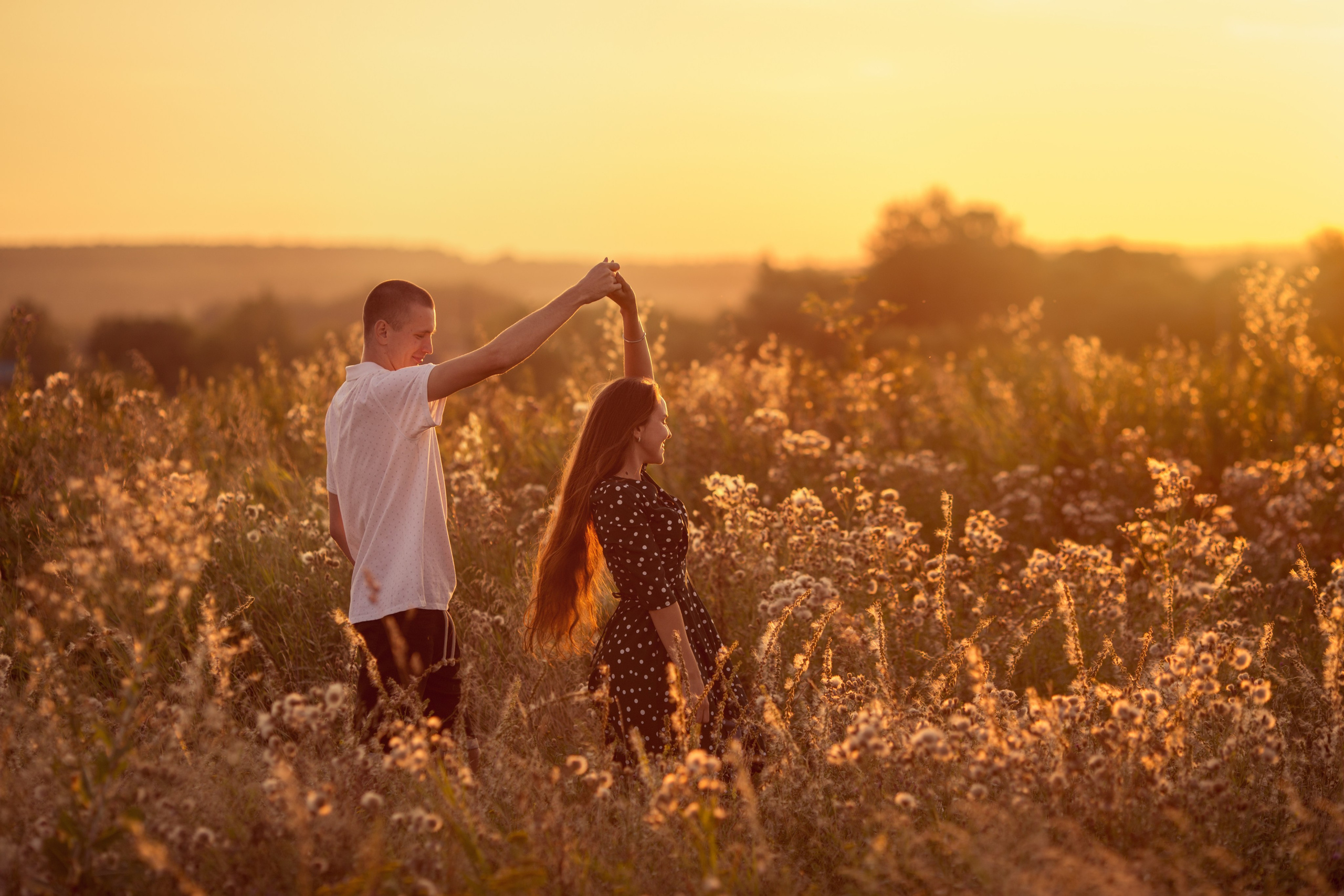 Фотосессия для влюбленных на природе в Москве. Профессиональный фотограф в Москве. Елена Шуваева