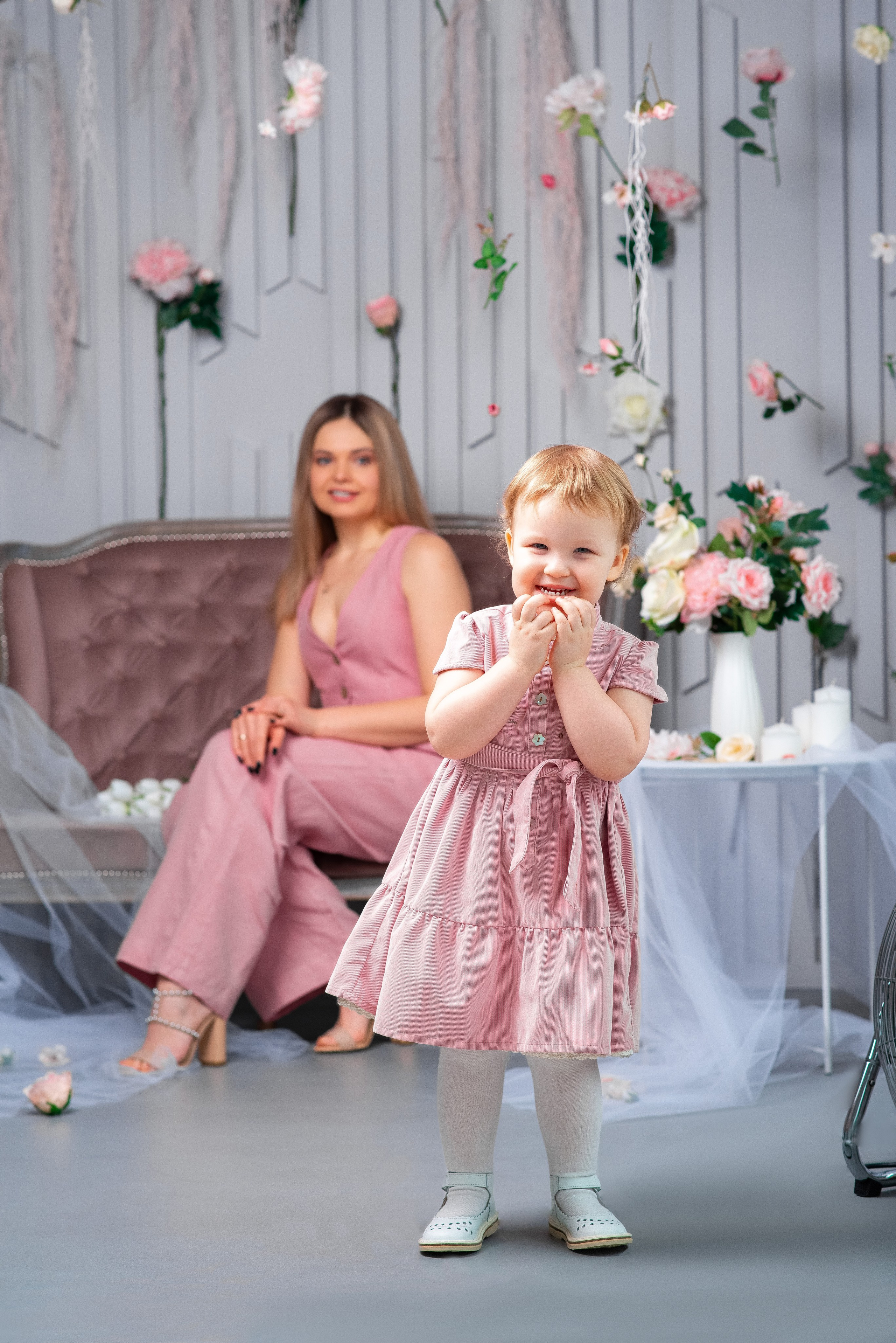 Мама+дочка в студии. Семейный фотограф на выписку из роддома и крещение Минск Настя Гришук