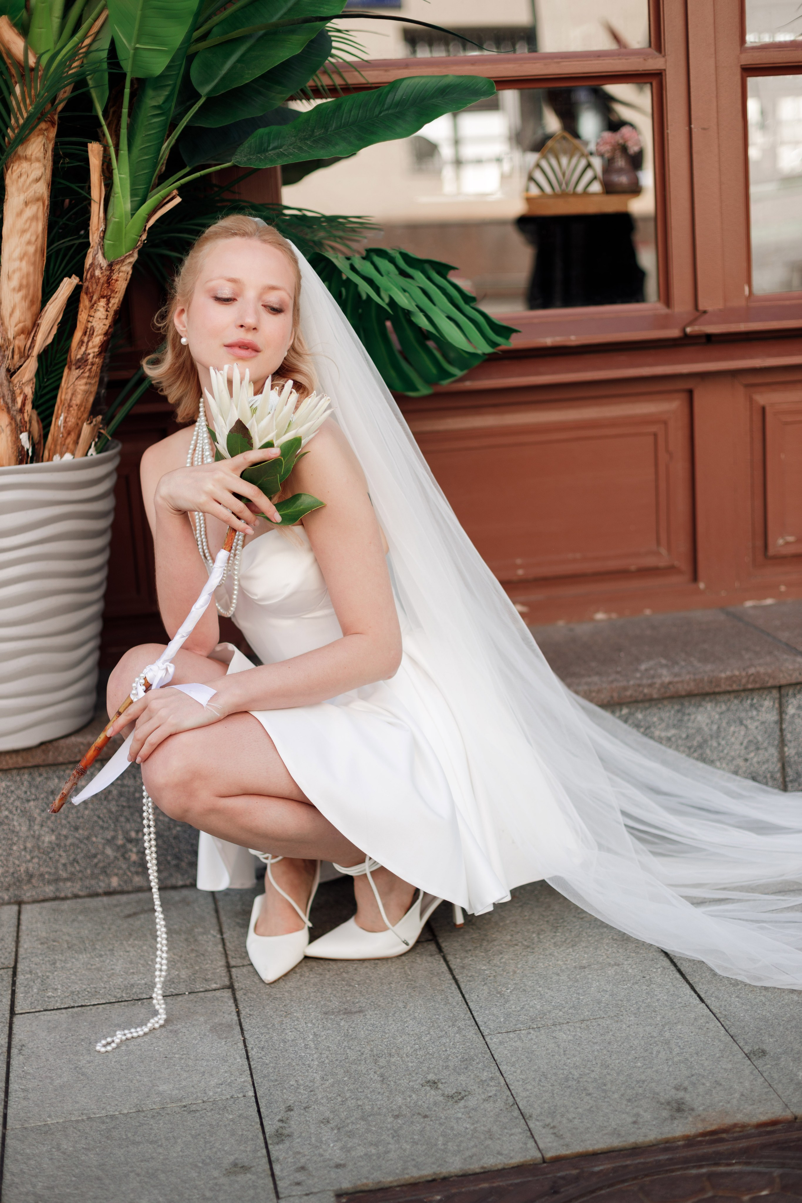 Свадебная фотосессия с автомобилем в центре Москвы, фотограф свадьбам Москва