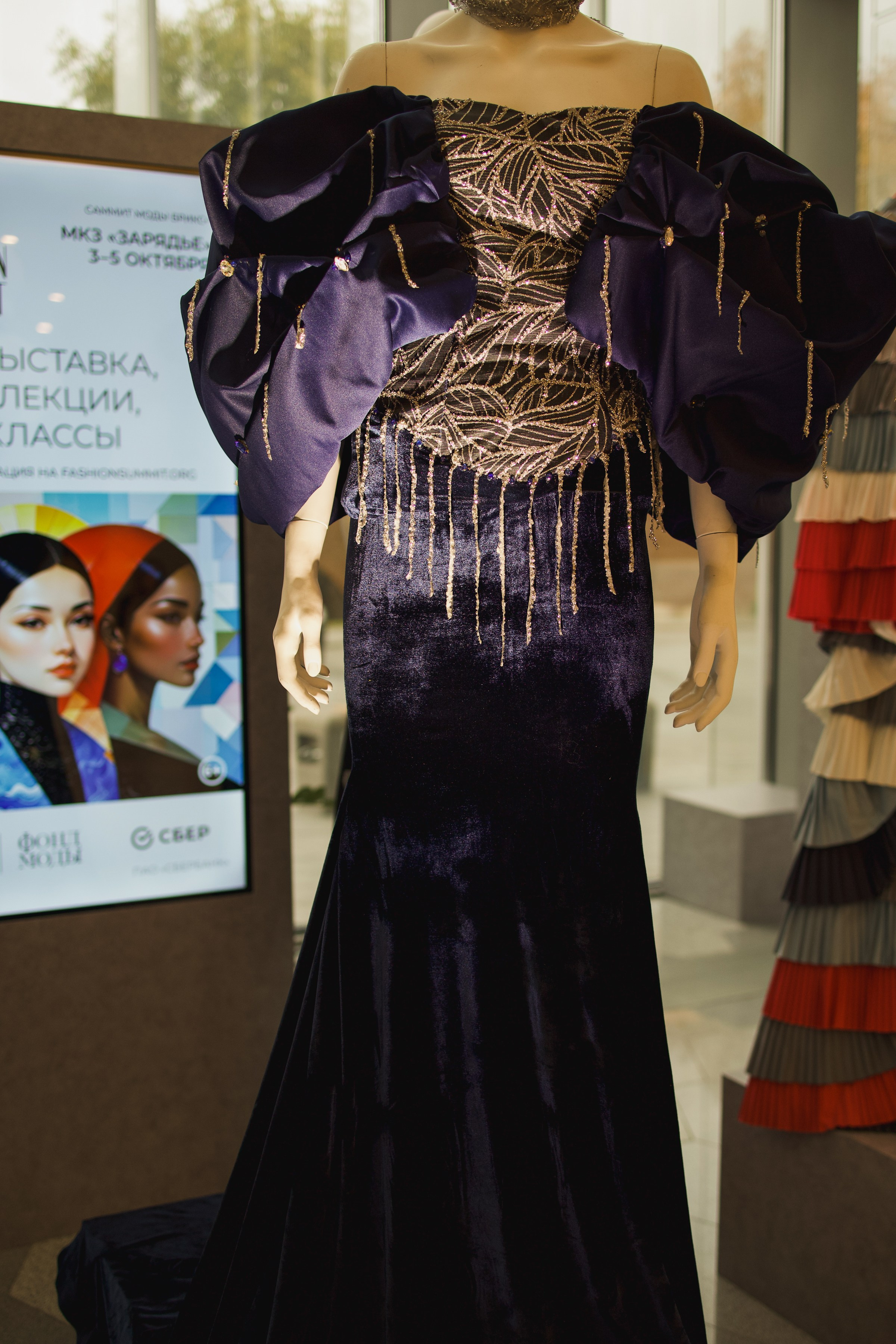 Выставка Наследие Fashion summit BRICS 2024. Фотосессии и репортаж — Фотограф в Москве — Рина Серёгина