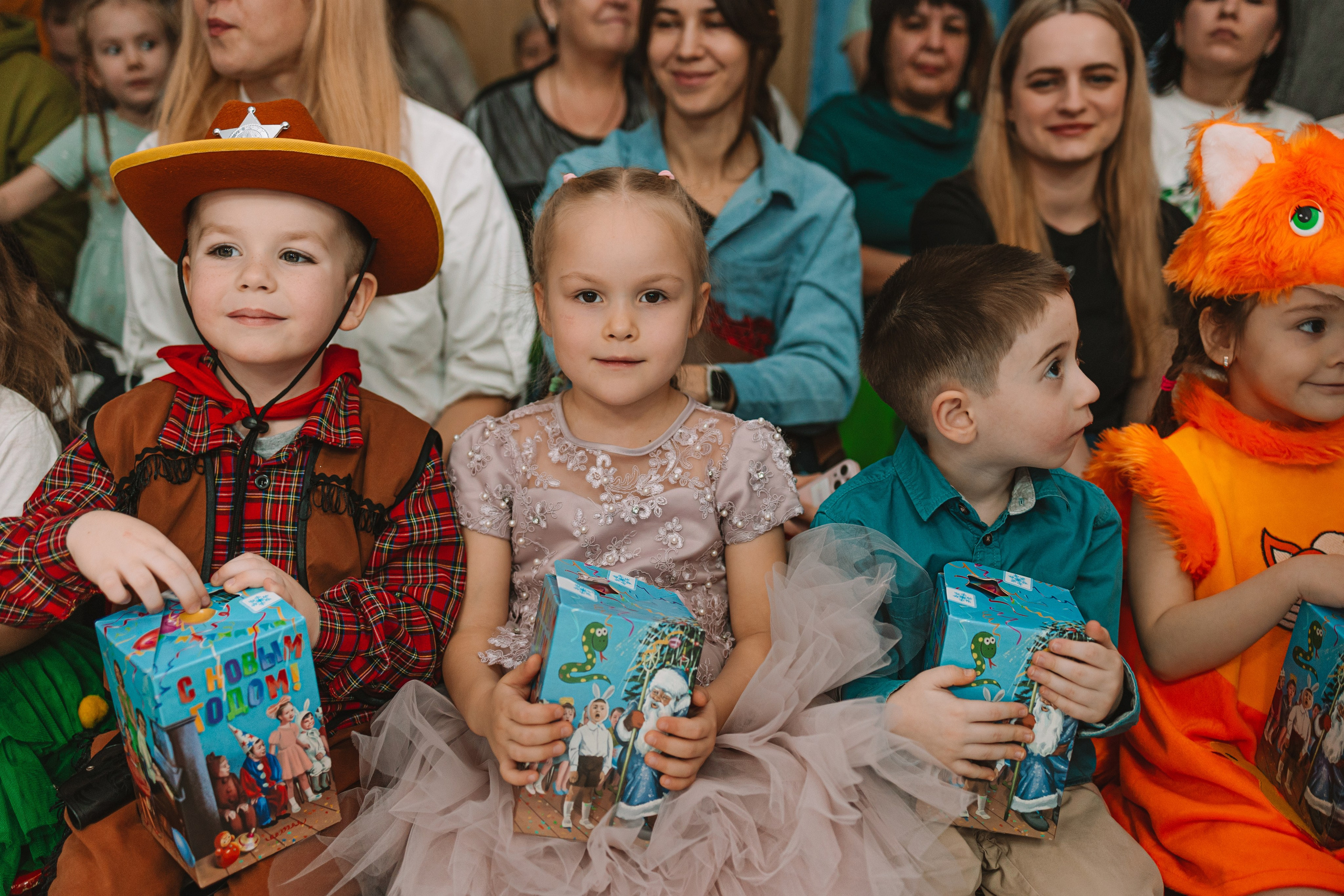 Утренник+портреты. Семейный фотограф Тюмень, фотограф на роды Салмина Мария