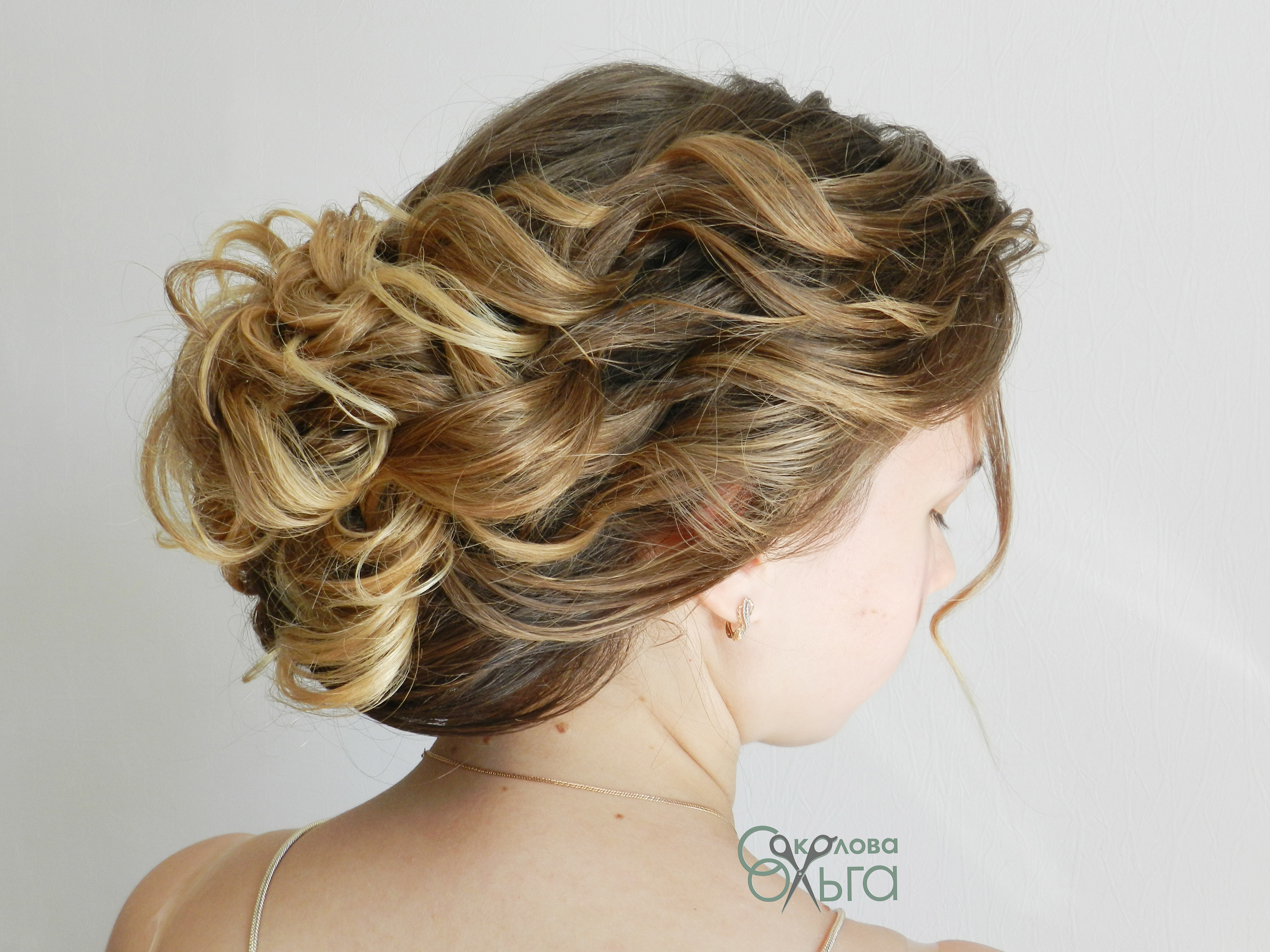 Стилист-визажист Дзержинск. Свадебная прическа на длинные волосы с фатой http://olgadz.ru/