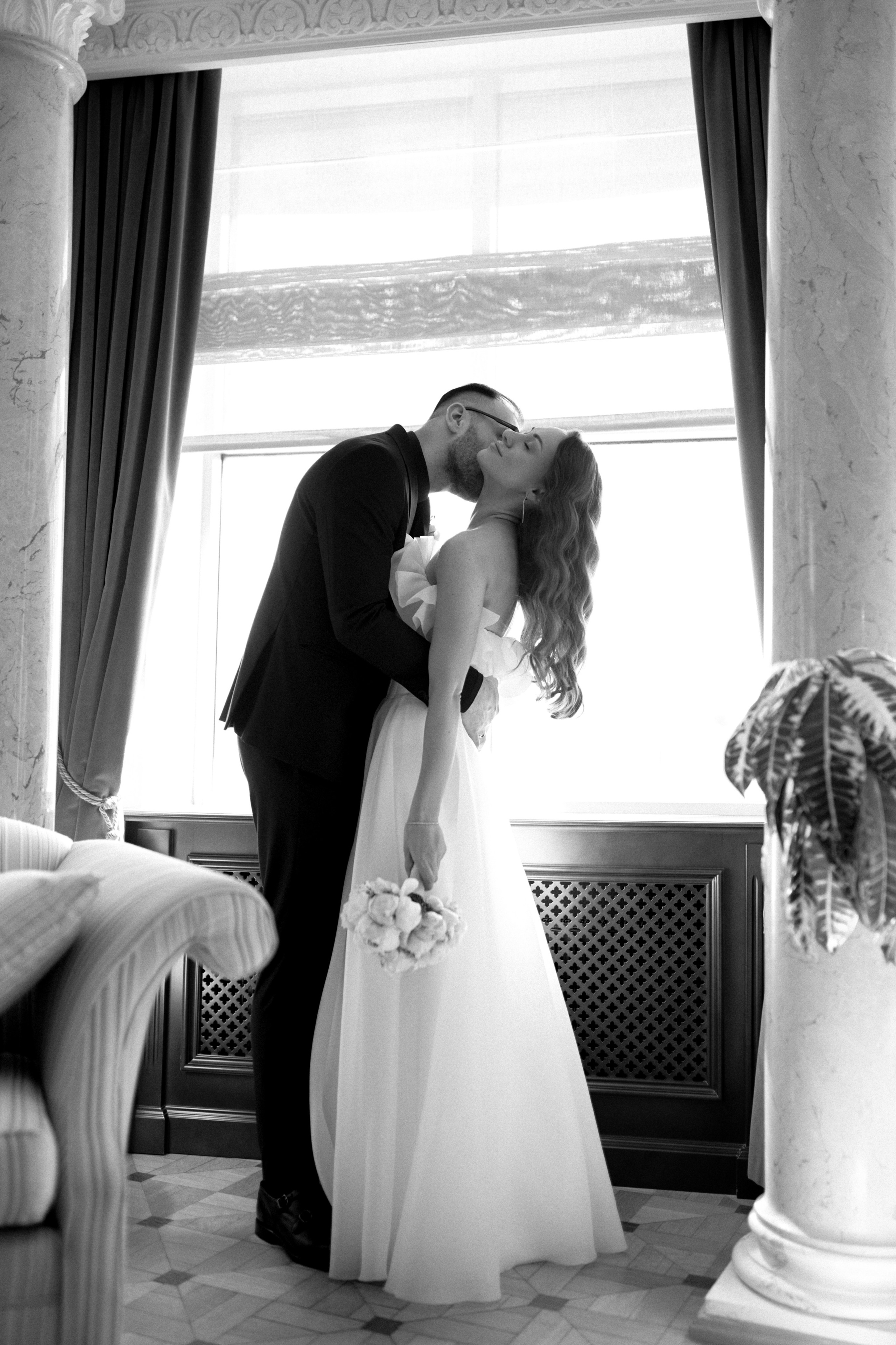 Свадебная фотосессия на катере в Санкт-Петербурге. Сестры Карабаза. Фотографы и ретушеры в Москве и Санкт-Петербурге