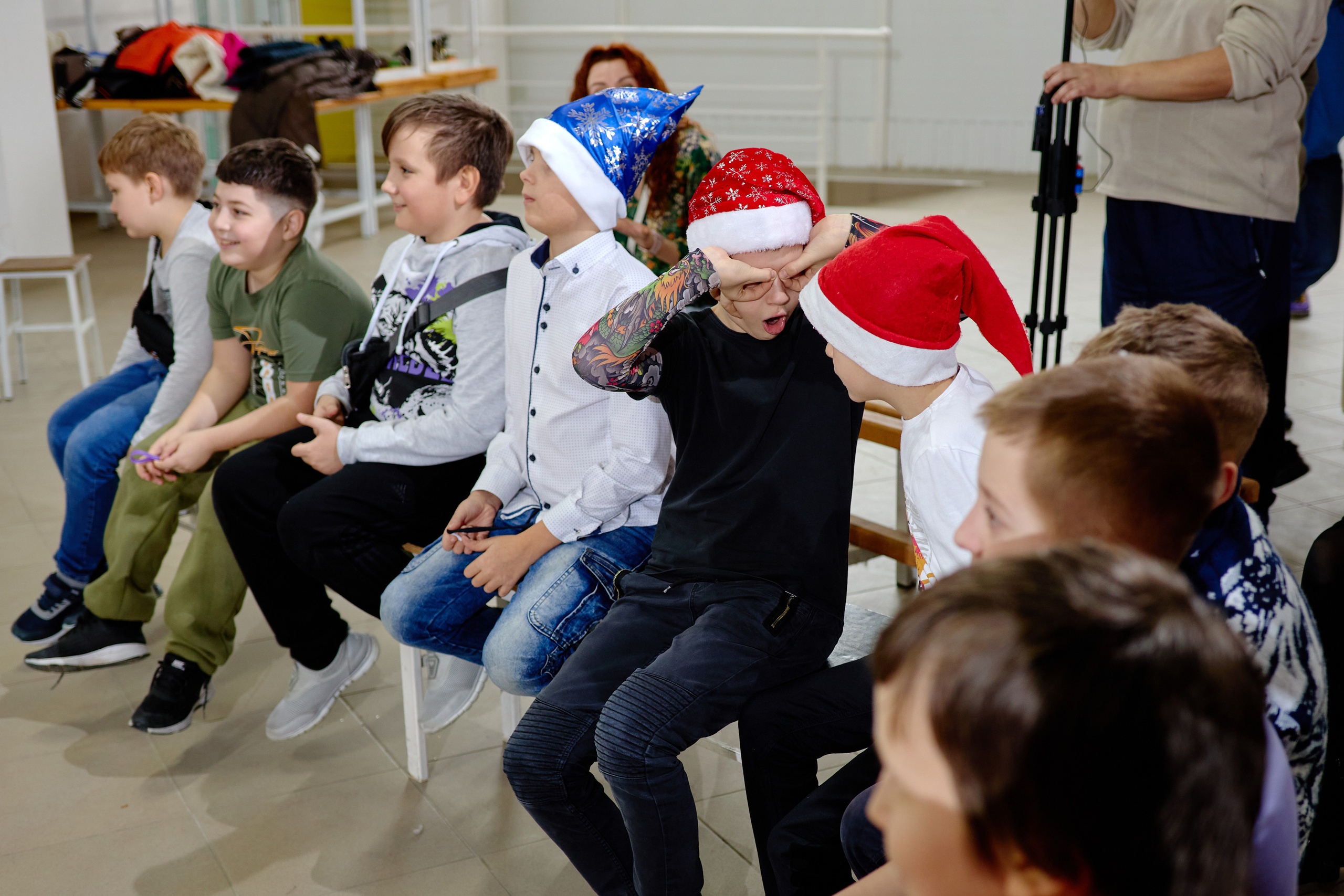 Баба Яга и Лайки. Фотограф Выпускные альбомы Таганрог Сергей Коробченко