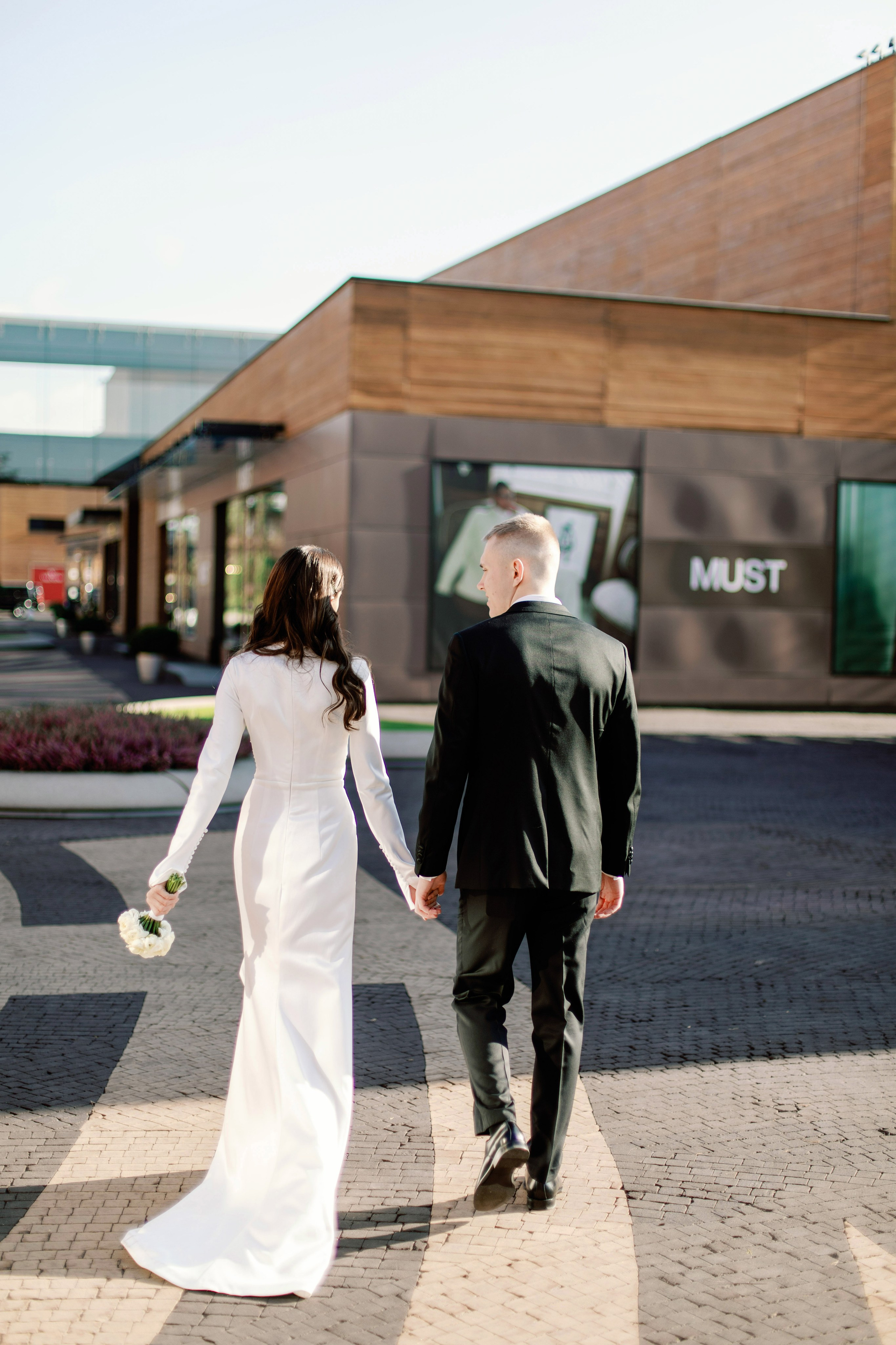 Свадьба для двоих в Москве, фотосессия на крыше, сборы, прогулка в Barvikha Luxury Village