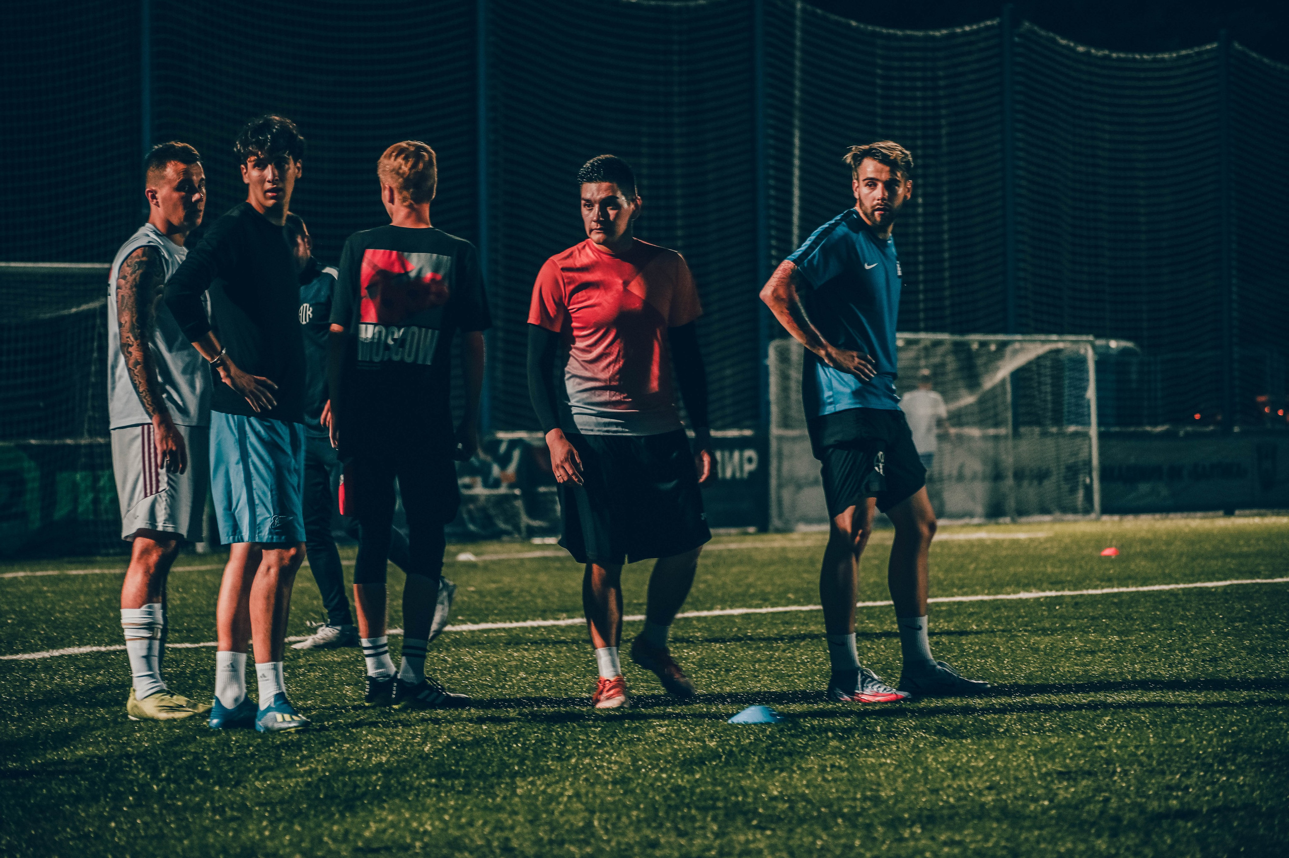 Фотосъёмка футбольной тренировки на стадионе. Фотограф Александр Орымбаев