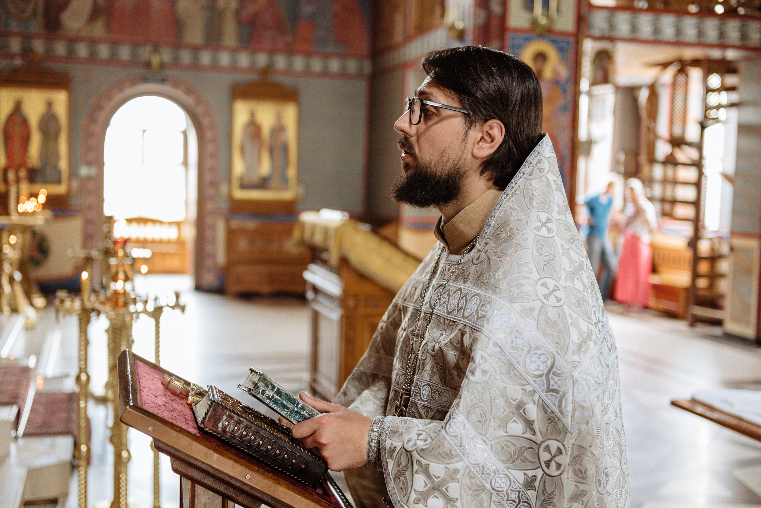 Фотограф на крещение в Ростове. Свадебный фотограф в Ростове Максимов Максим