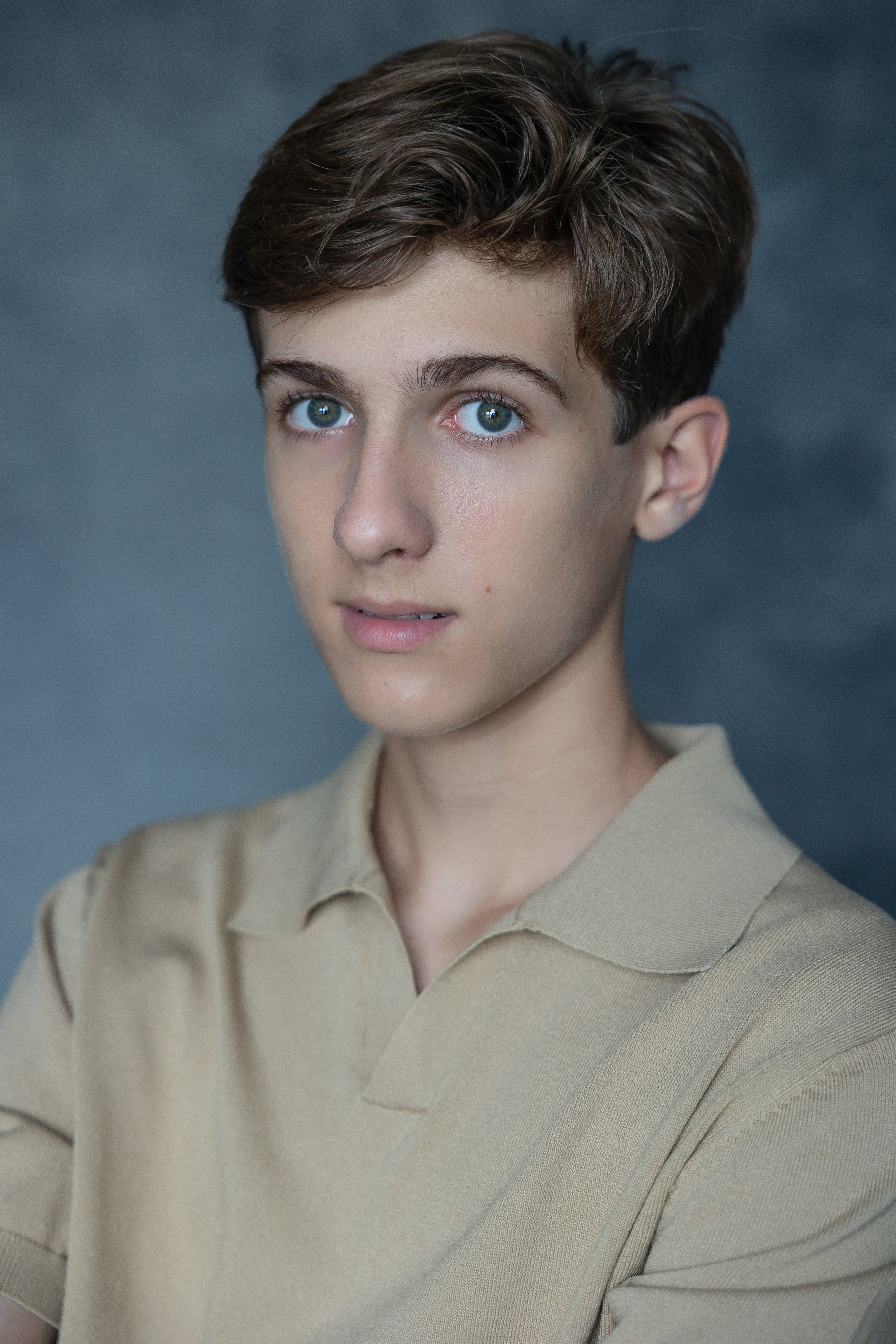 АРТЁМ. Я фотограф из Москвы к Вашим услугам