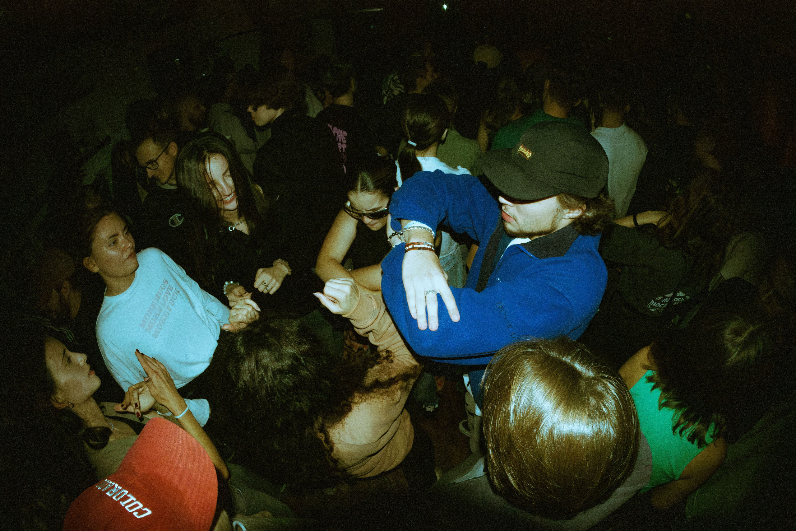 TVORINAPARTY (@youlovebu). Соня бу тебя сфоткала