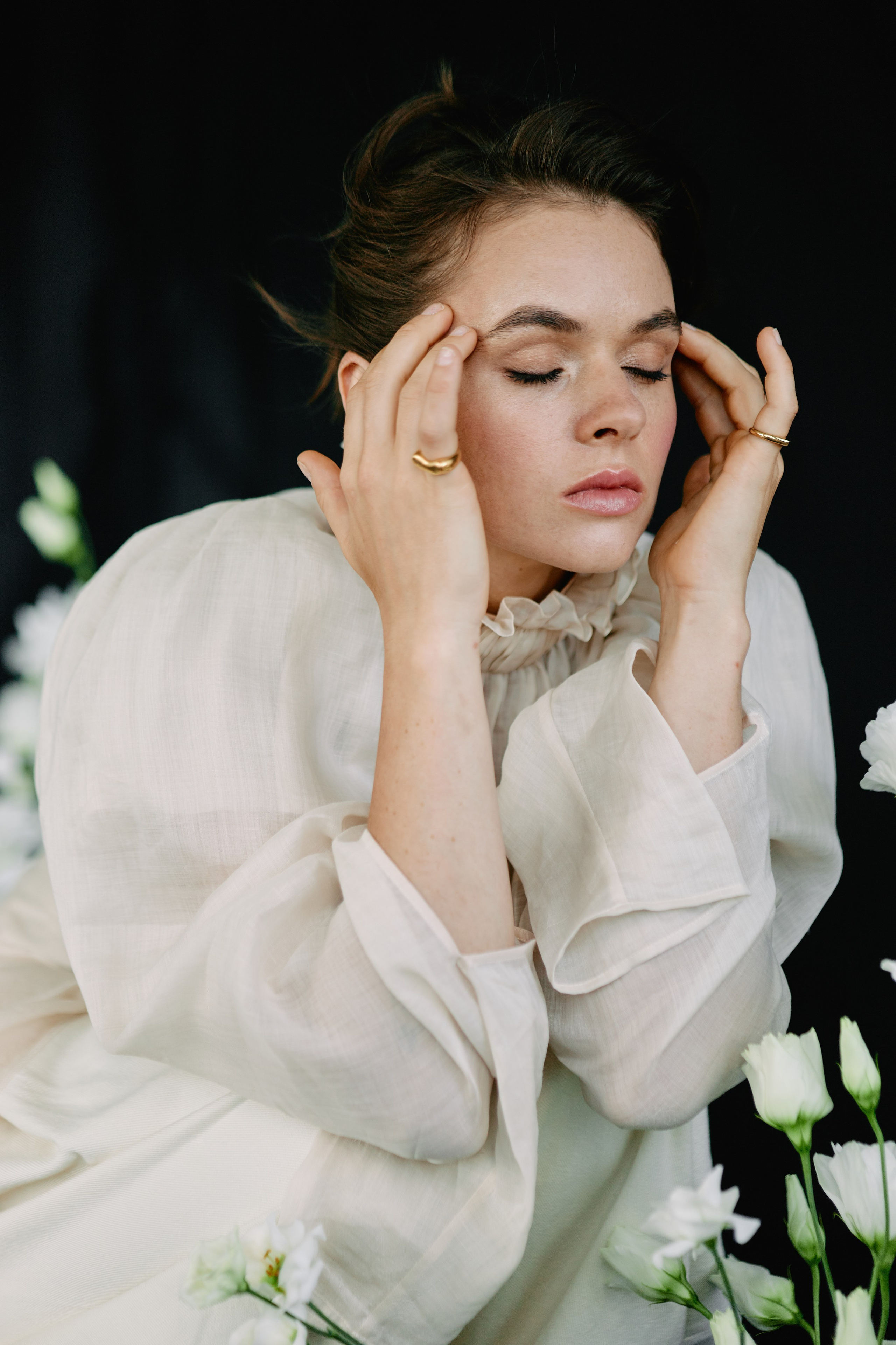 Анастасия и цветы. Свадебный и фэшн фотограф в Москве и Санкт-Петербурге