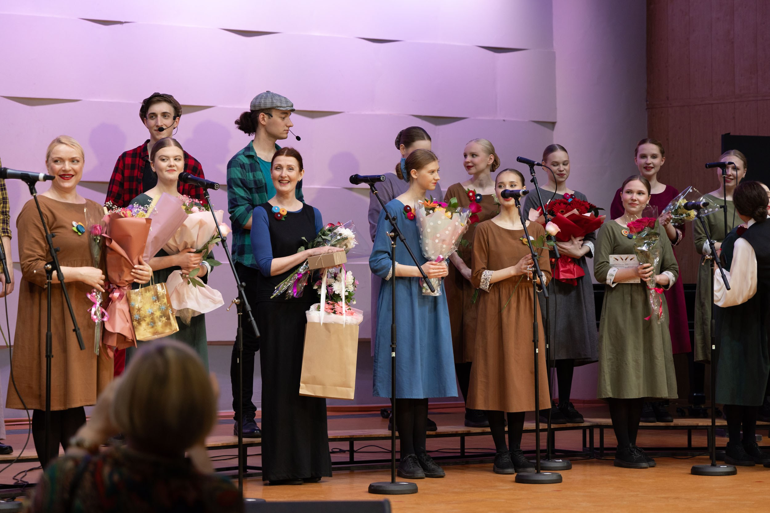 Молодежный эстрадный хор Вологодского областного колледжа искусств